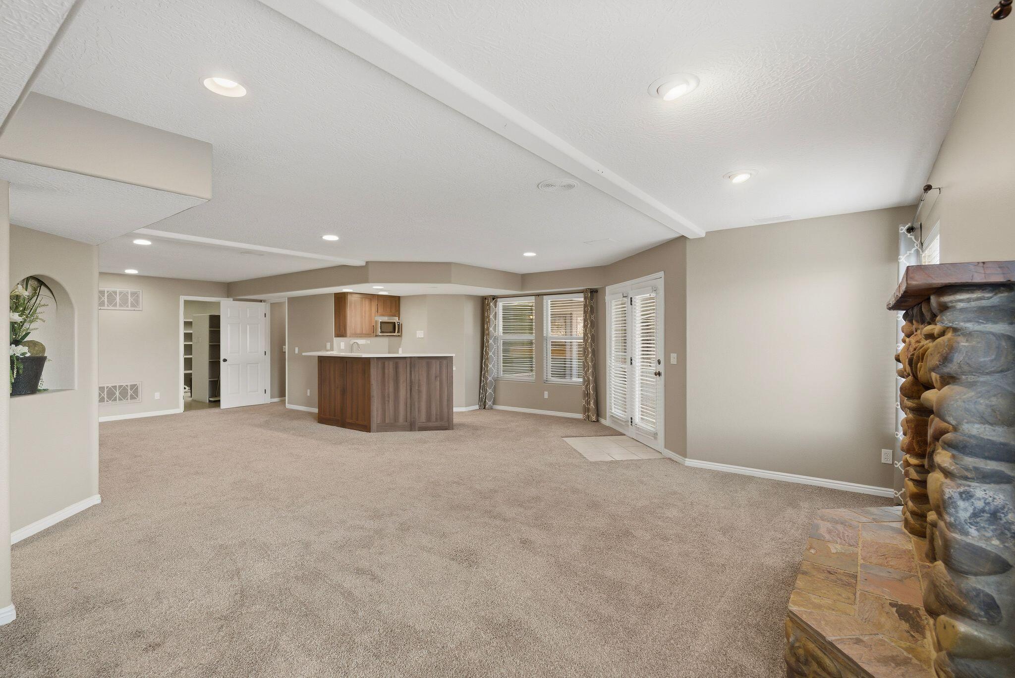 BOULDERS - Residential