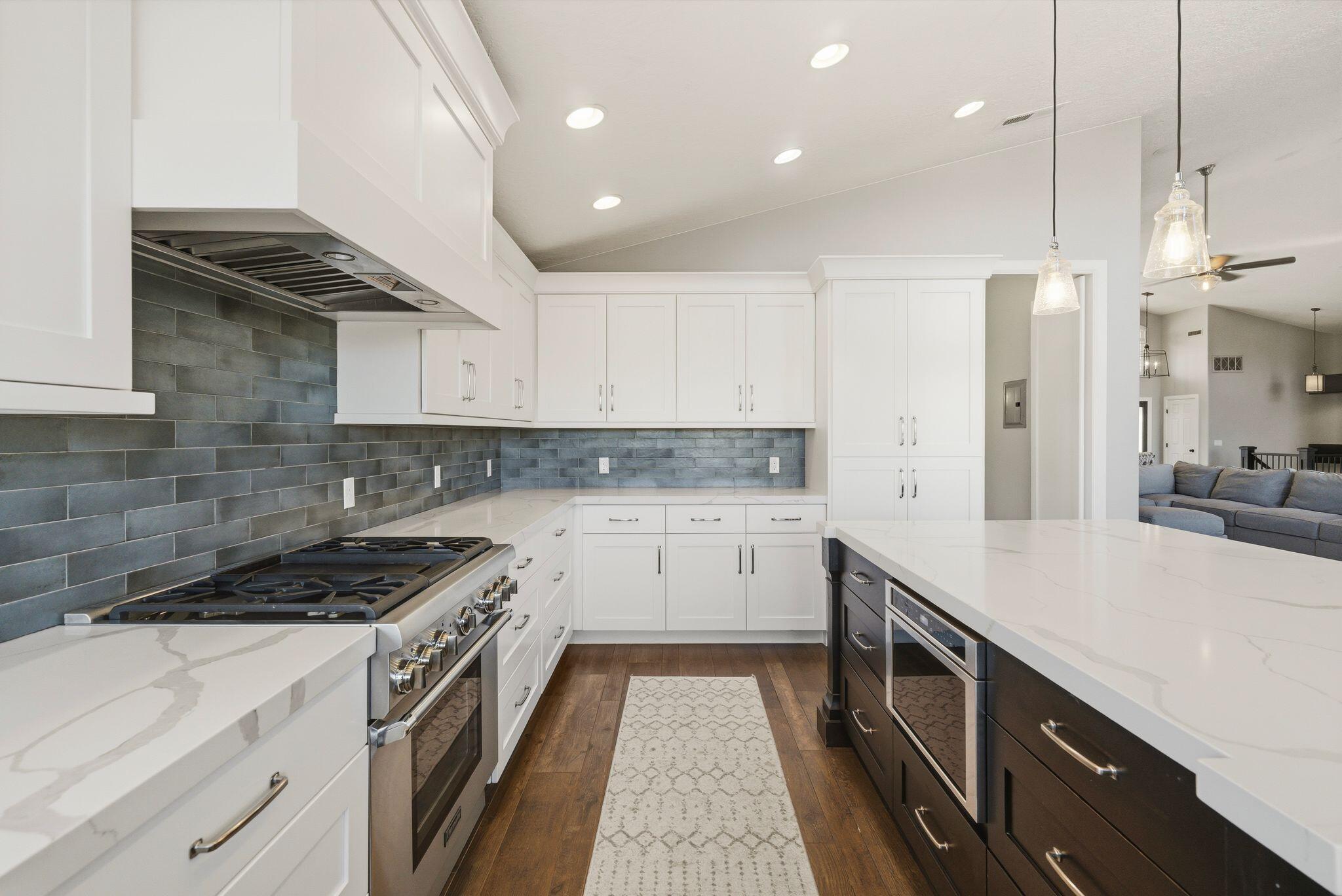 BOULDERS - Residential