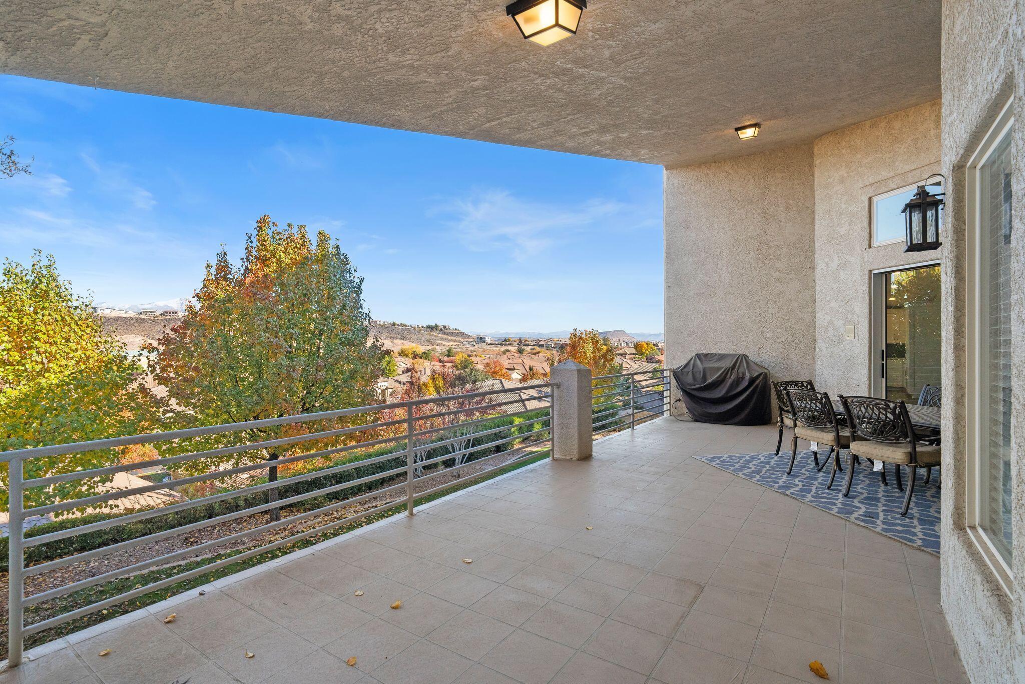 BOULDERS - Residential