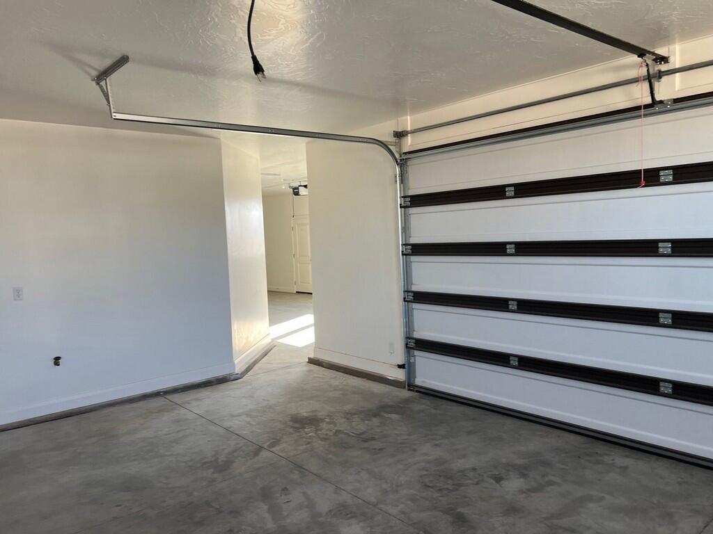 DESERT COLOR COMM - Residential