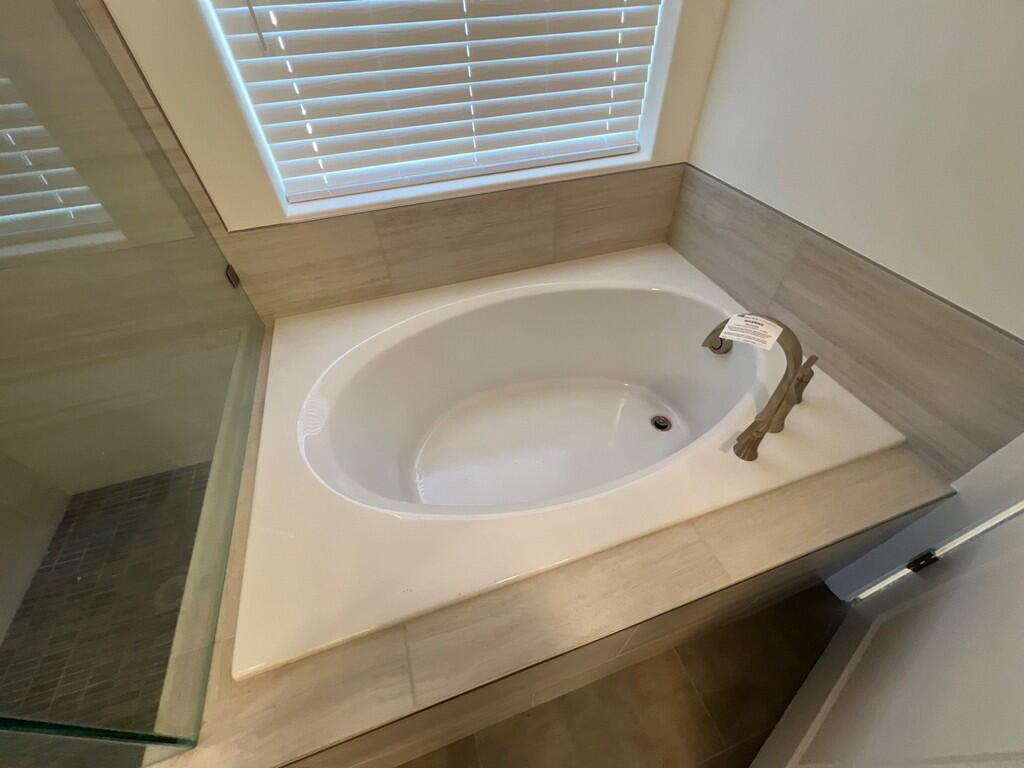 DESERT COLOR COMM - Residential