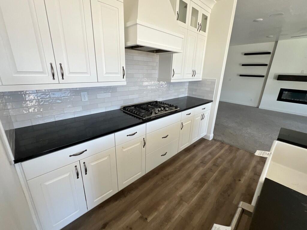 DESERT COLOR COMM - Residential