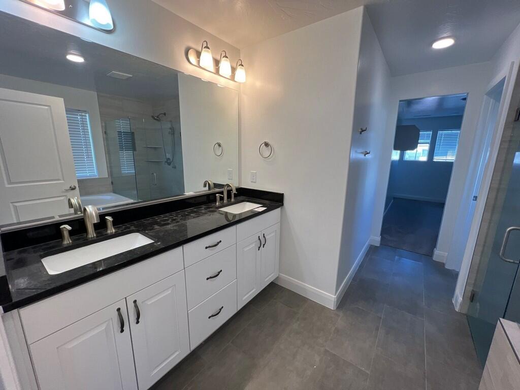 DESERT COLOR COMM - Residential