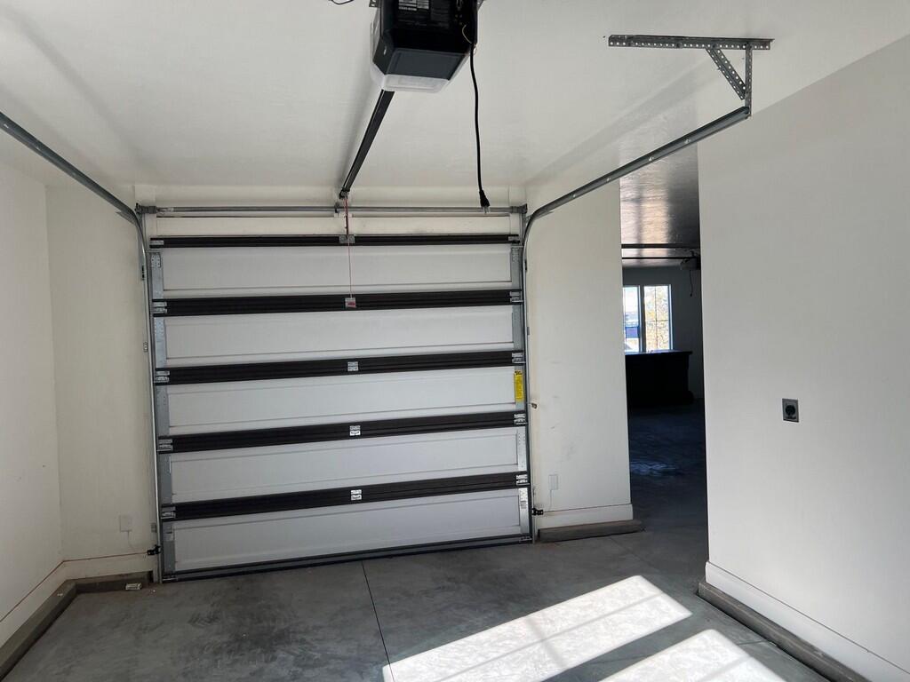 DESERT COLOR COMM - Residential