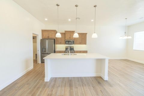 Tiny photo for 3091 W 550 N, Hurricane, UT 84737 (MLS # 25-260649)