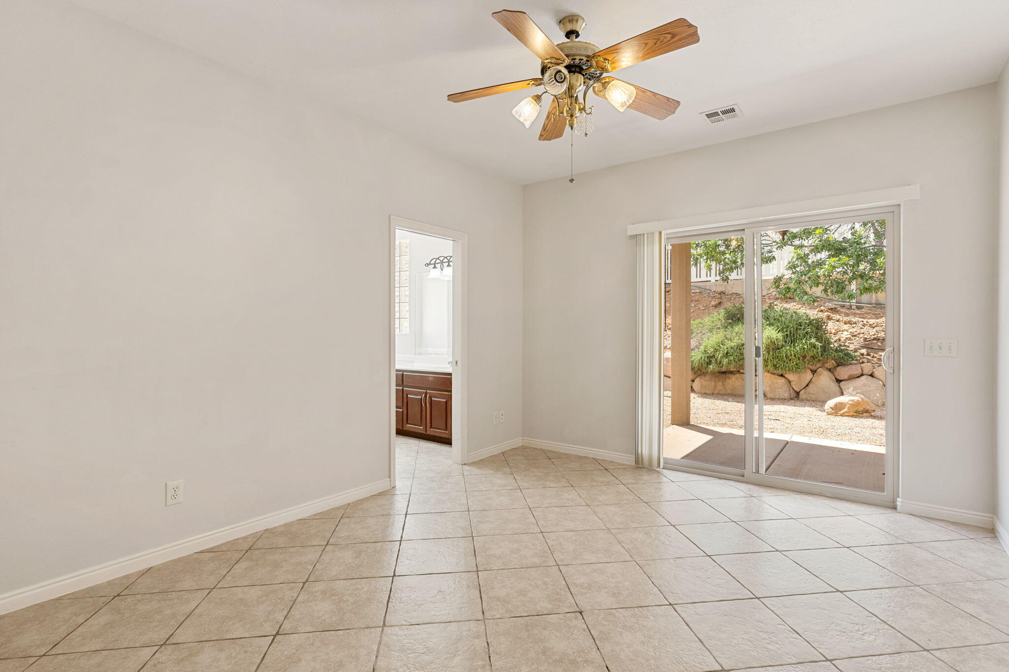 BLOOMINGTON HILLS - Residential