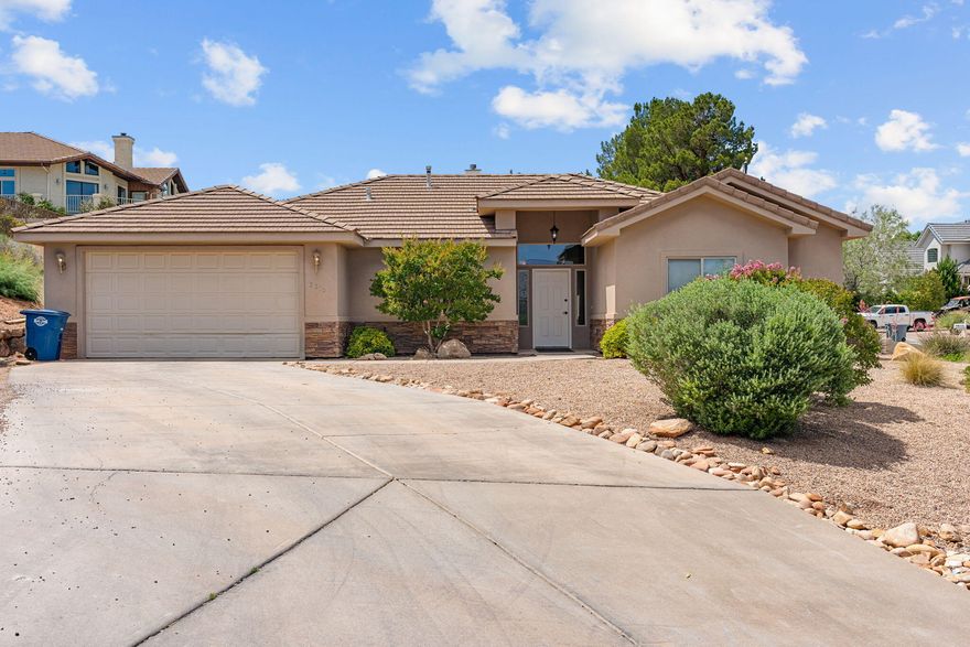 Located in a quiet cul-de-sac, this move-in ready home features spacious bedrooms, an open living area with abundant natural light, and a functional floor plan designed for comfortable living. Large windows create a bright and airy feel throughout the home. The backyard offers plenty of space to relax or entertain while conveniently located near parks, shopping, dining, and all that St. George has to offer.