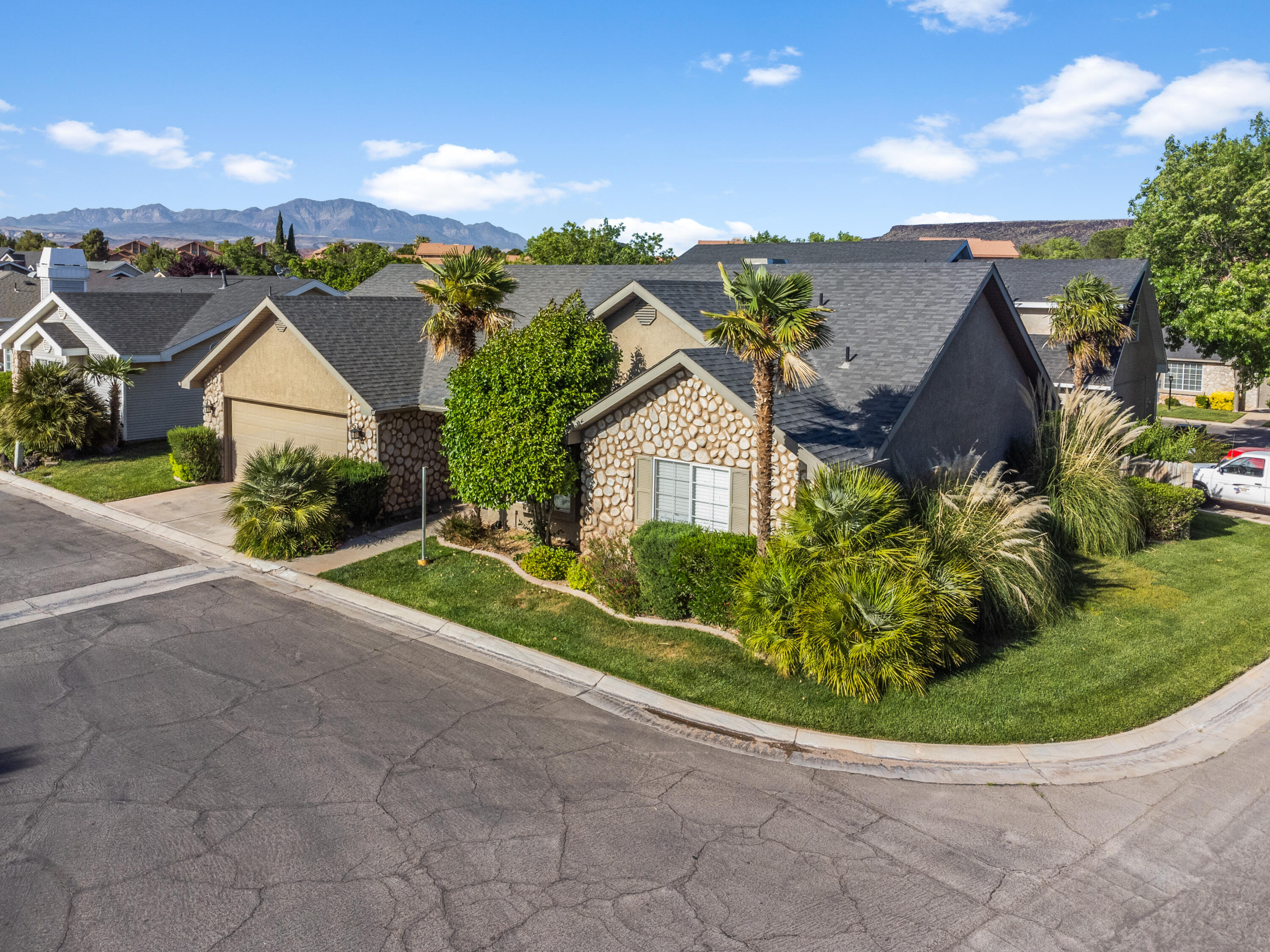 COTTAGES NORTH - Residential