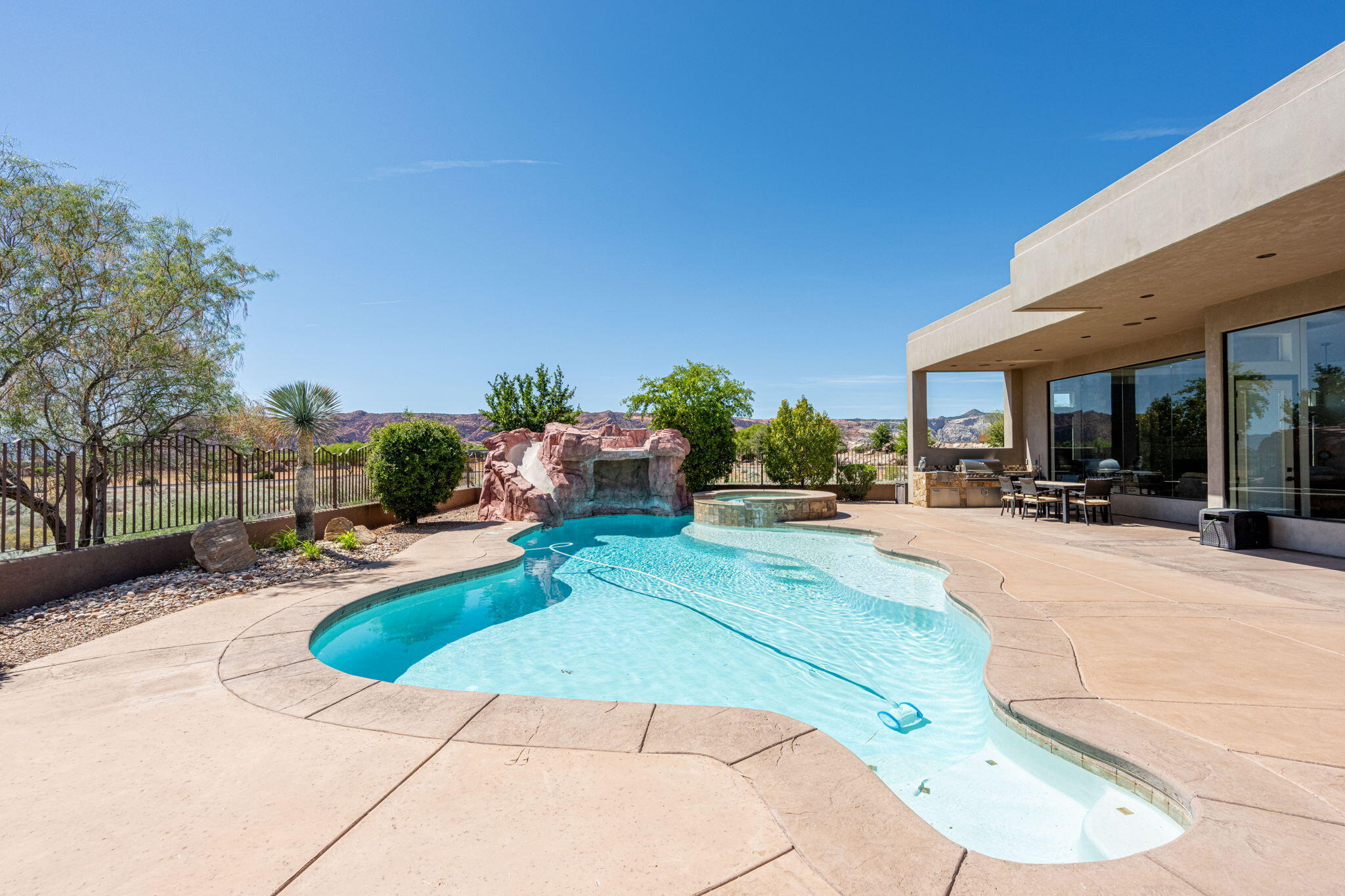 LEDGES OF ST GEORGE - Residential