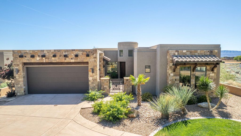 Photo of 1785 W RED CLOUD CIR, Saint George, UT 84770 (MLS # 26-271452)