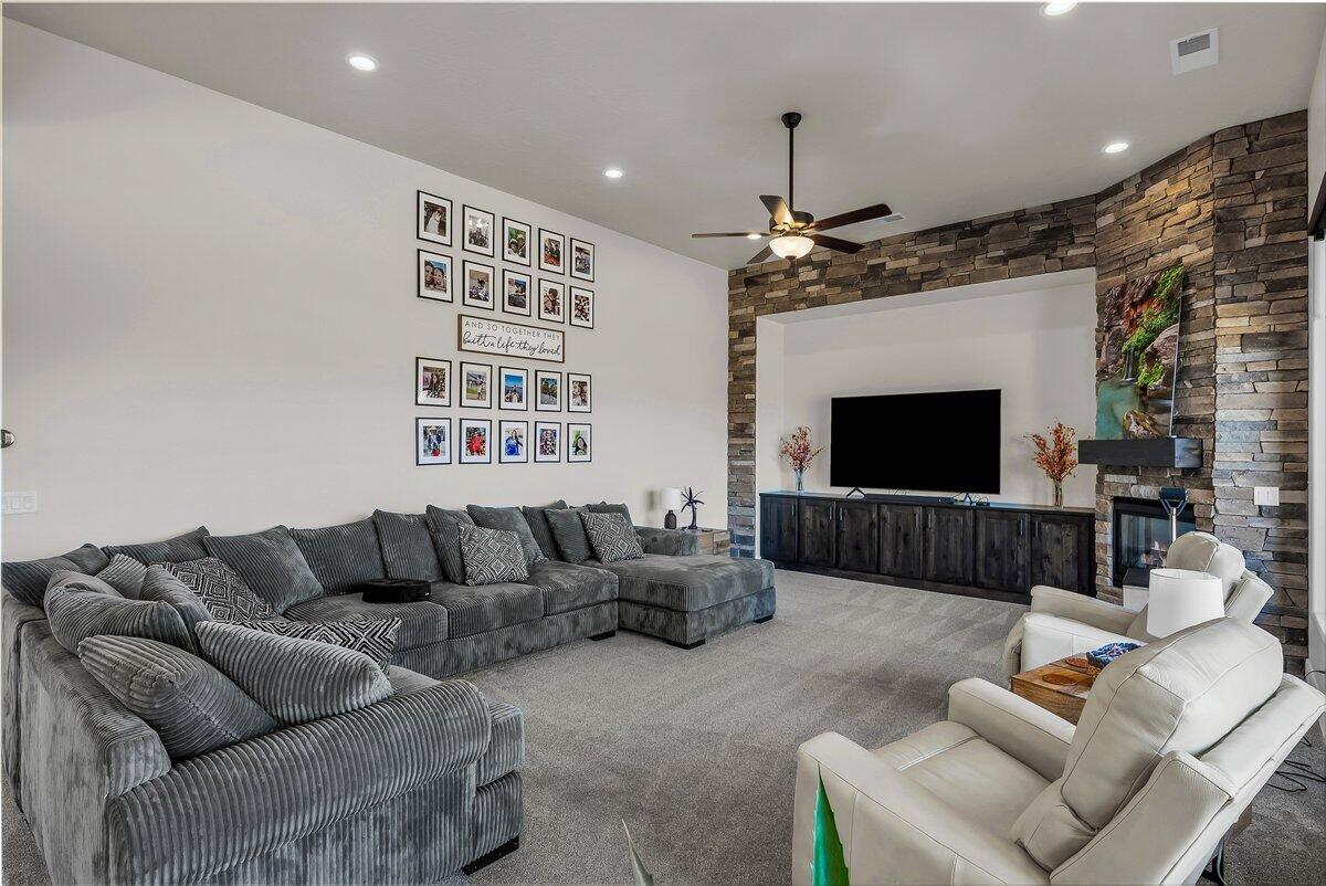 LEDGES OF ST GEORGE WHITE ROCKS - Residential