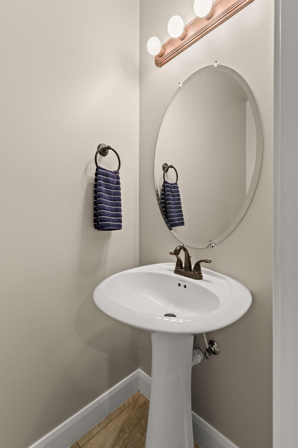 CREEKSIDE TOWNHOMES - Residential