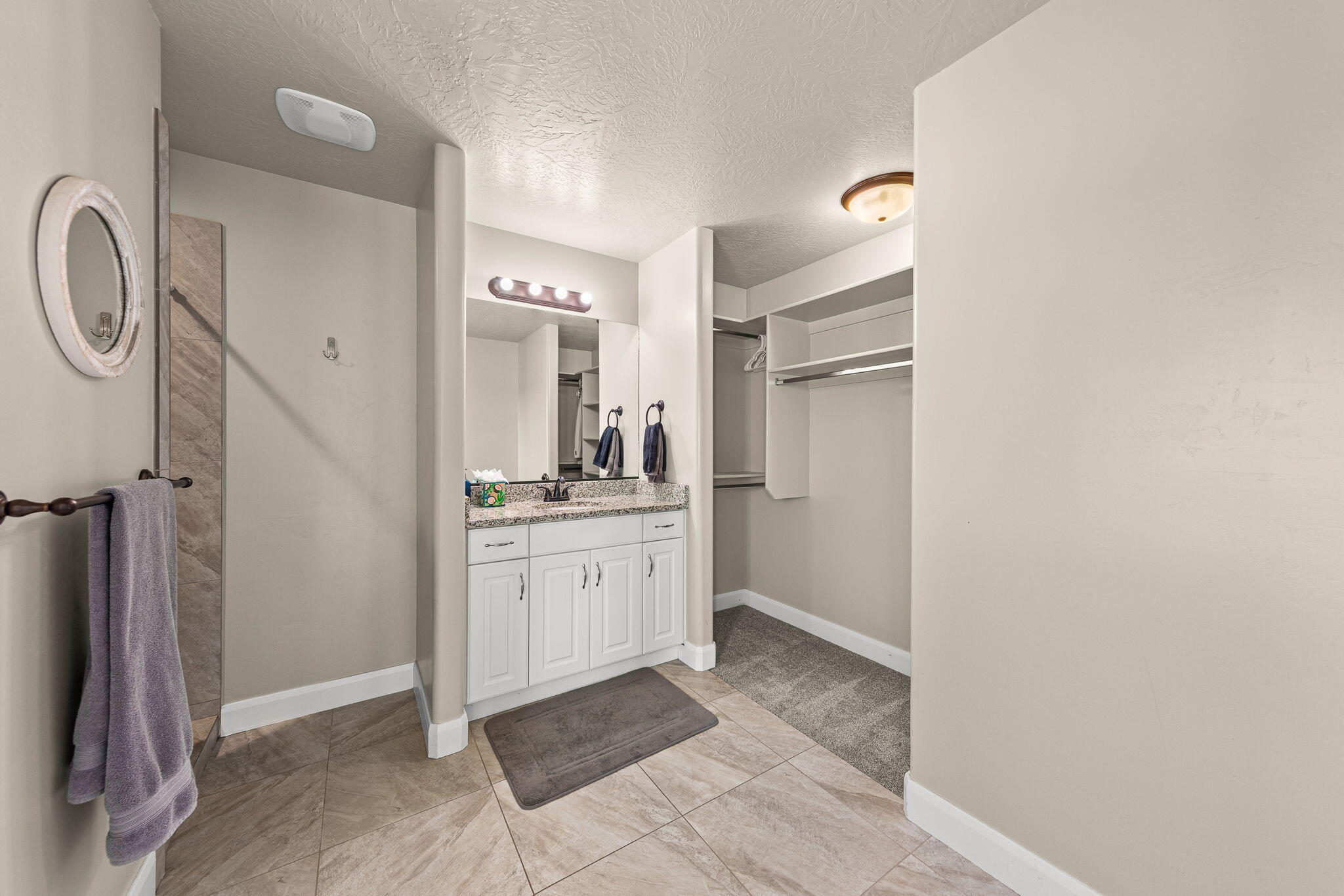 CREEKSIDE TOWNHOMES - Residential