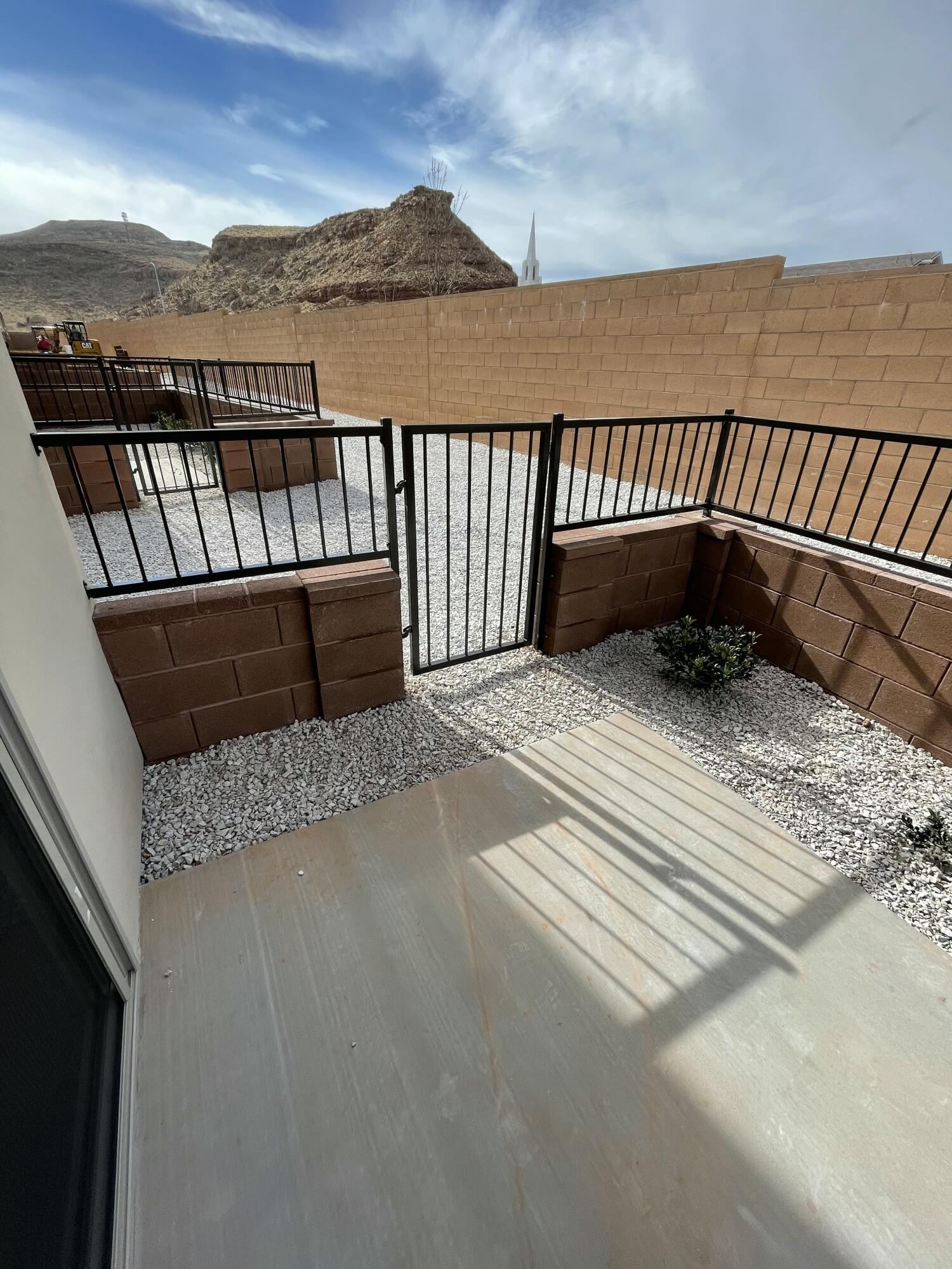 DESERT BLUFF AT DESERT CANYONS TOWNHOMES - Residential