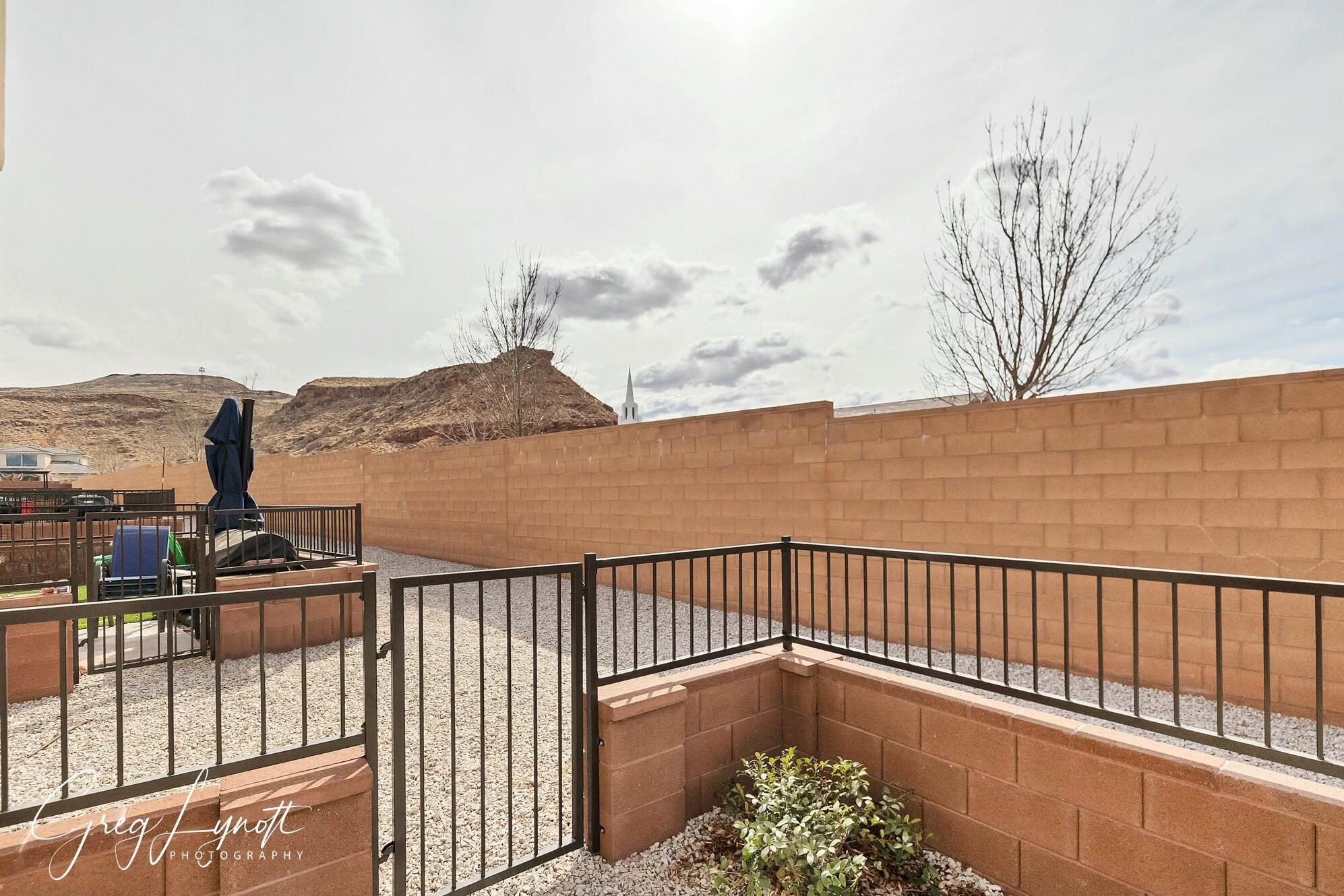 DESERT BLUFF AT DESERT CANYONS TOWNHOMES - Residential