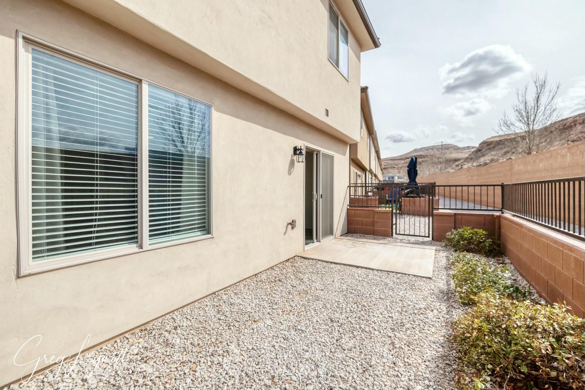 DESERT BLUFF AT DESERT CANYONS TOWNHOMES - Residential