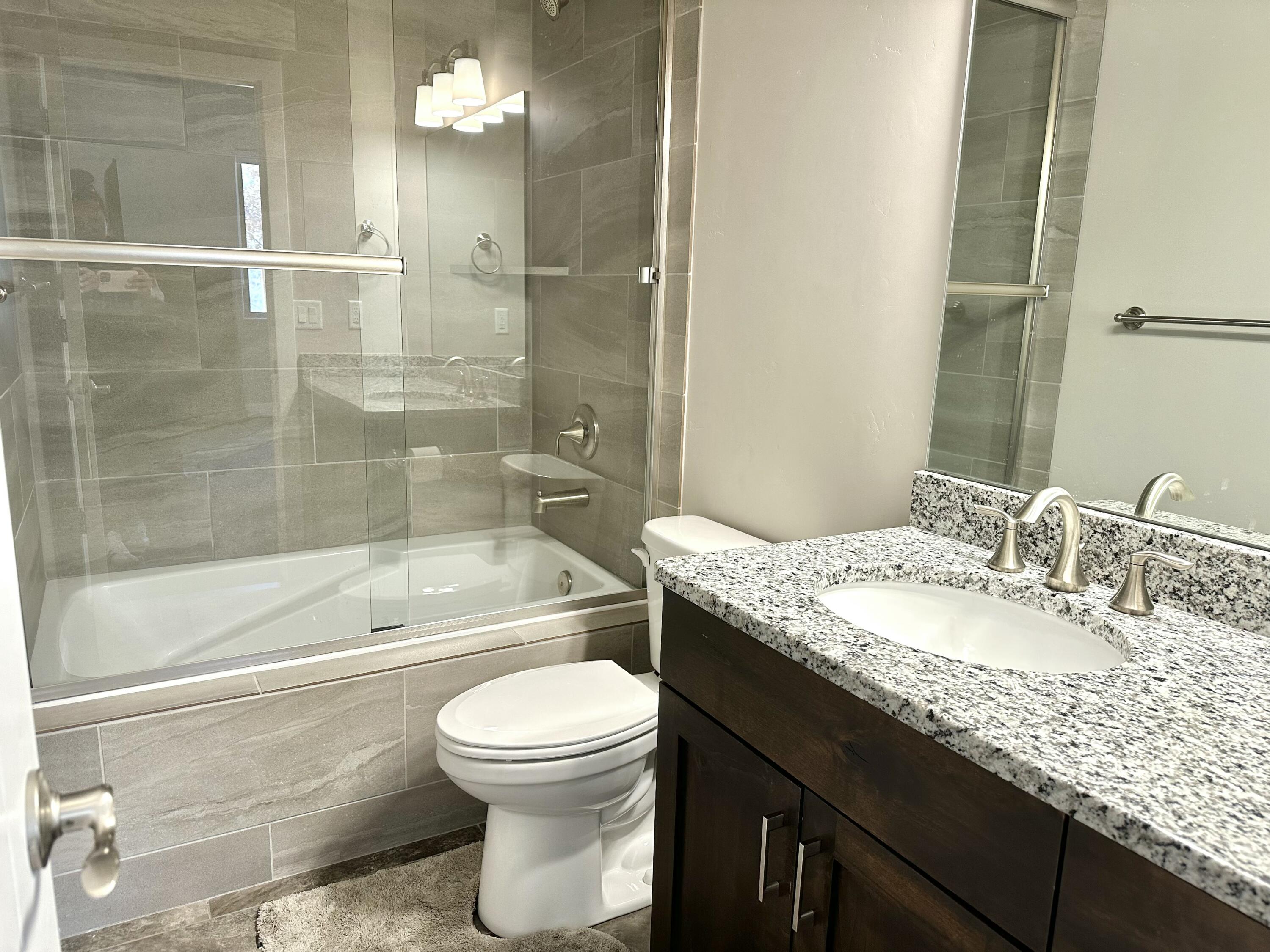 MOENAVE CONDO - Residential