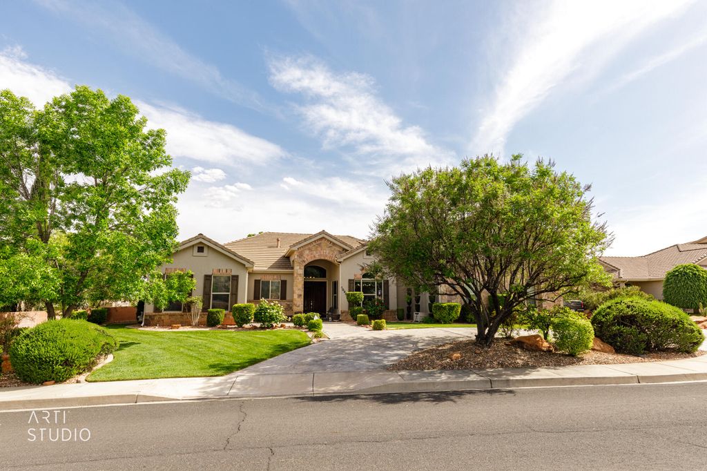 Photo of 1099 W BROADSTONE CT, Washington, UT 84780 (MLS # 26-271797)