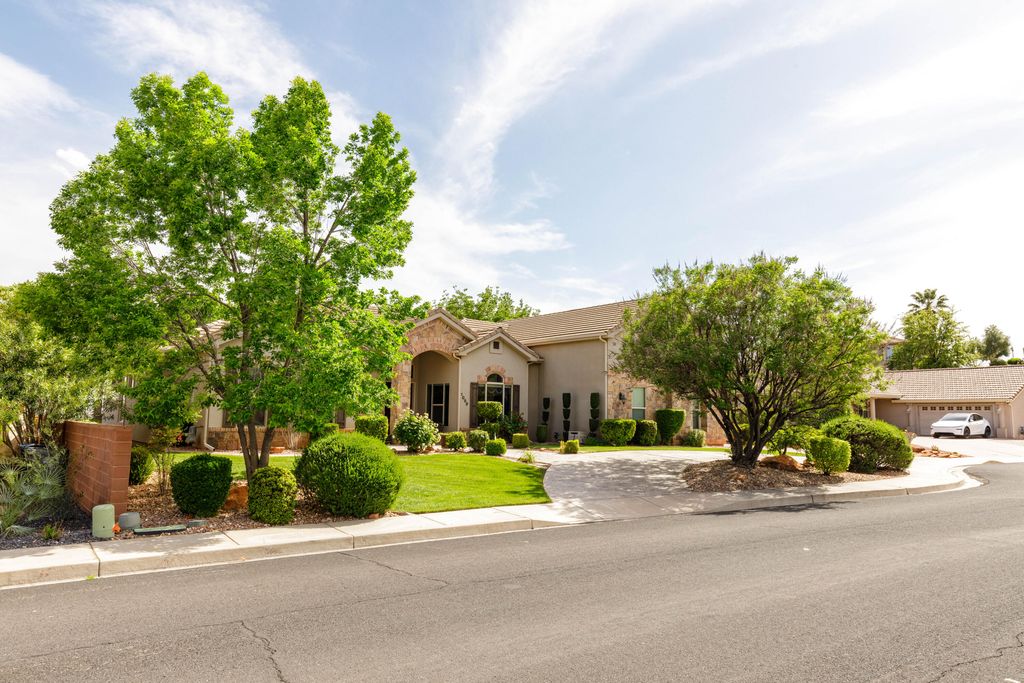 Photo of 1099 W BROADSTONE CT, Washington, UT 84780 (MLS # 26-271797)