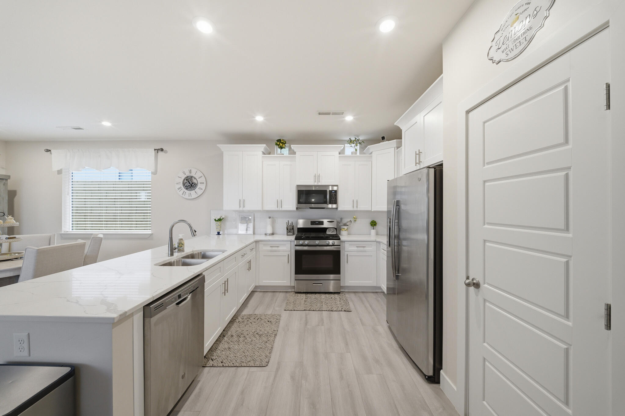 DESERT COLOR AUBURN HILLS - Residential