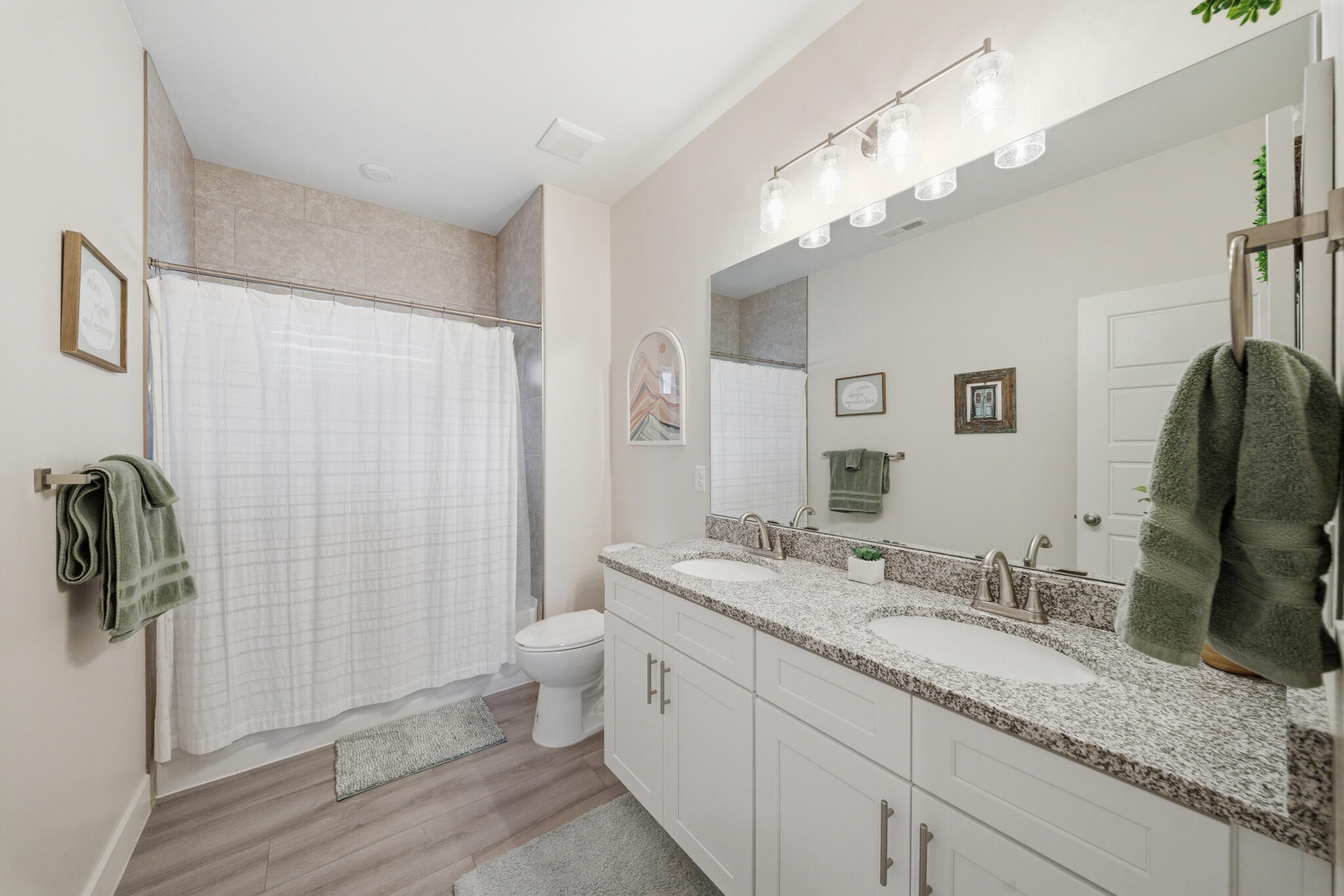 DESERT COLOR AUBURN HILLS - Residential