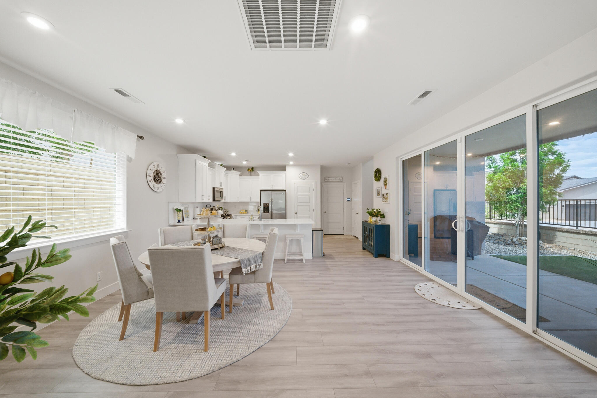 DESERT COLOR AUBURN HILLS - Residential