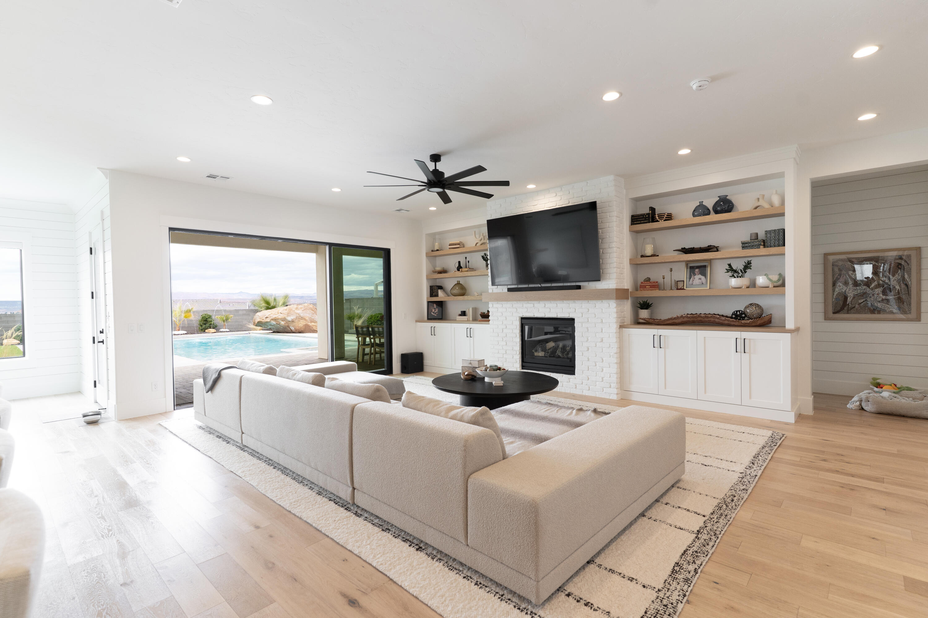 TEAKWOOD - Residential