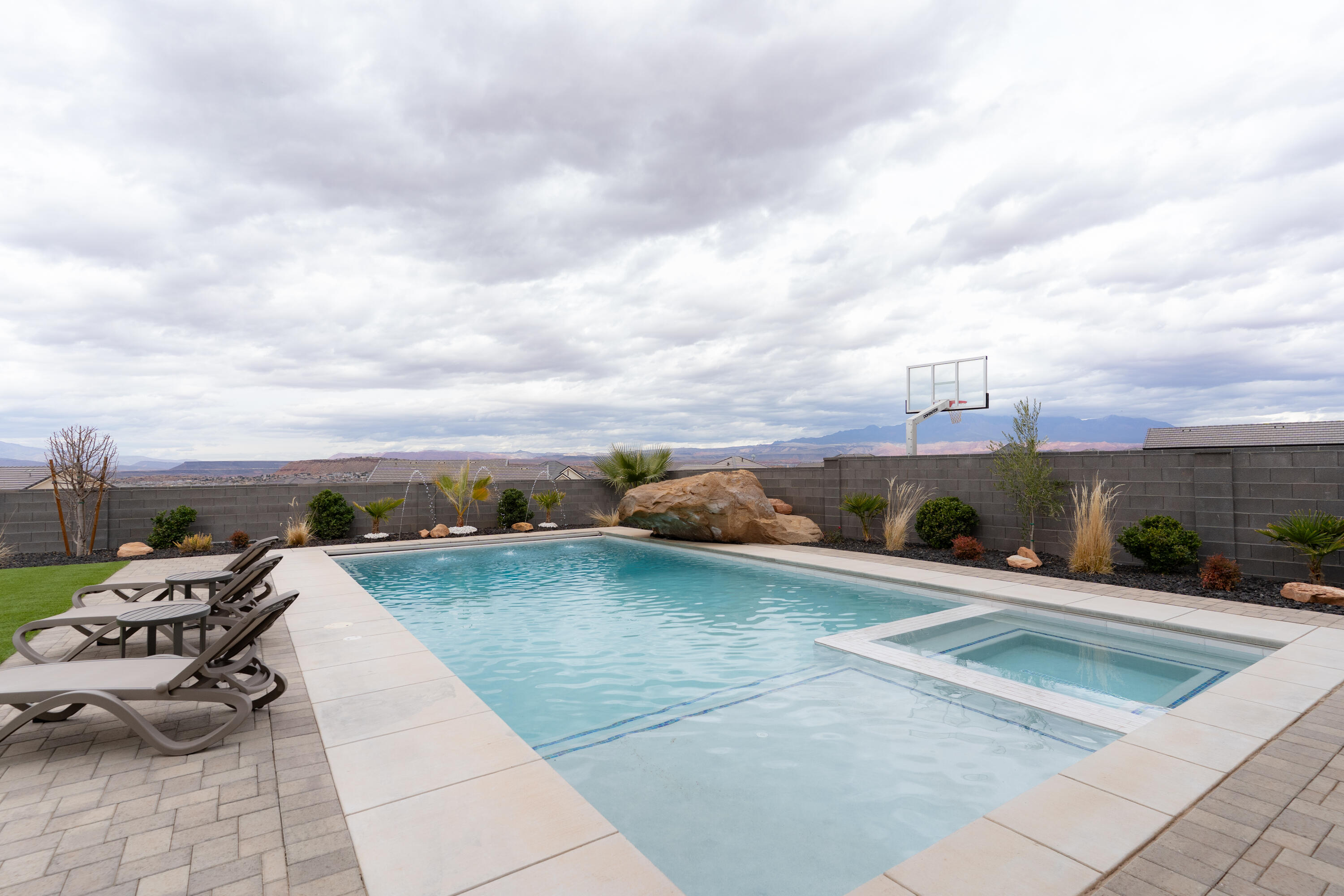 TEAKWOOD - Residential