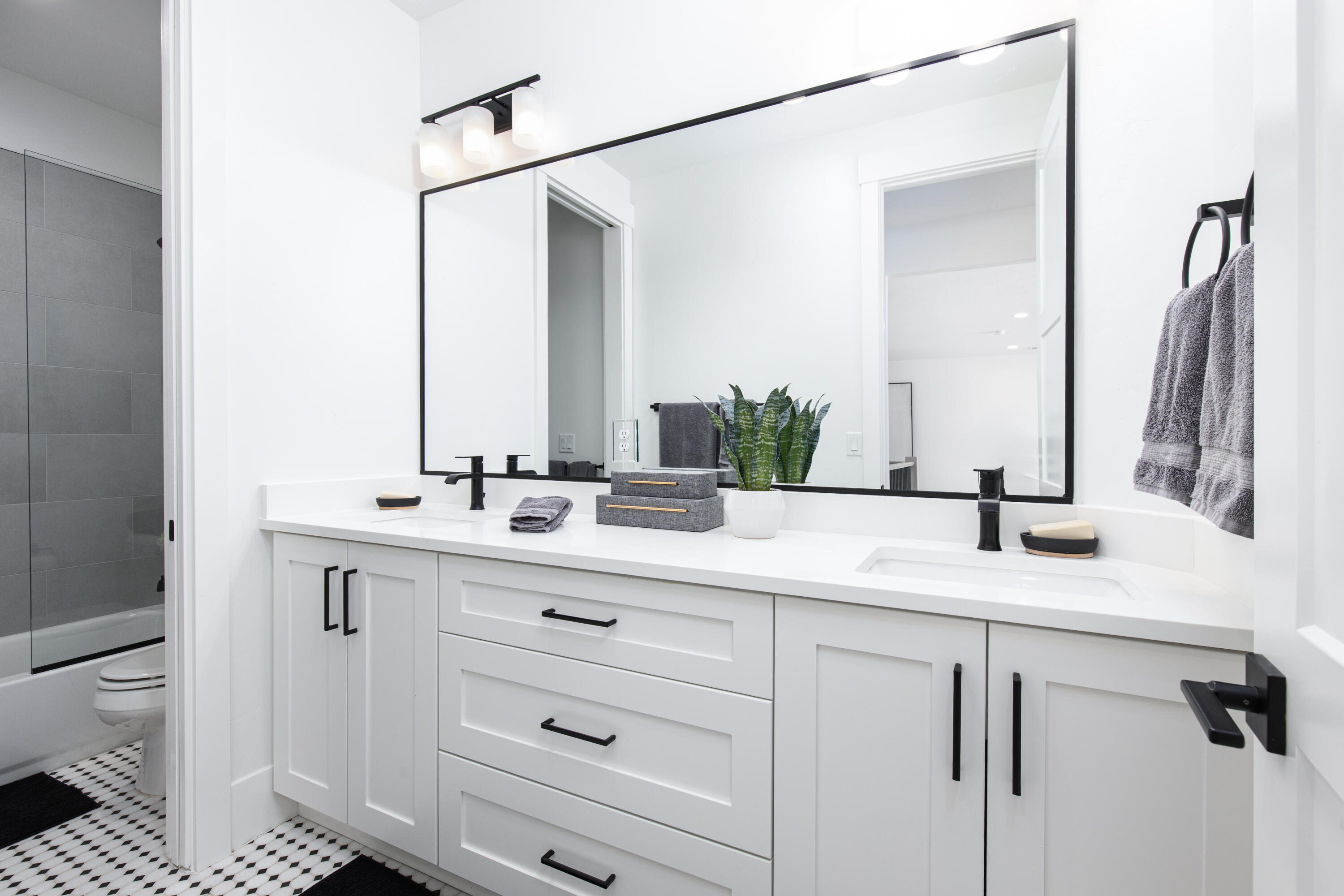 TEAKWOOD - Residential