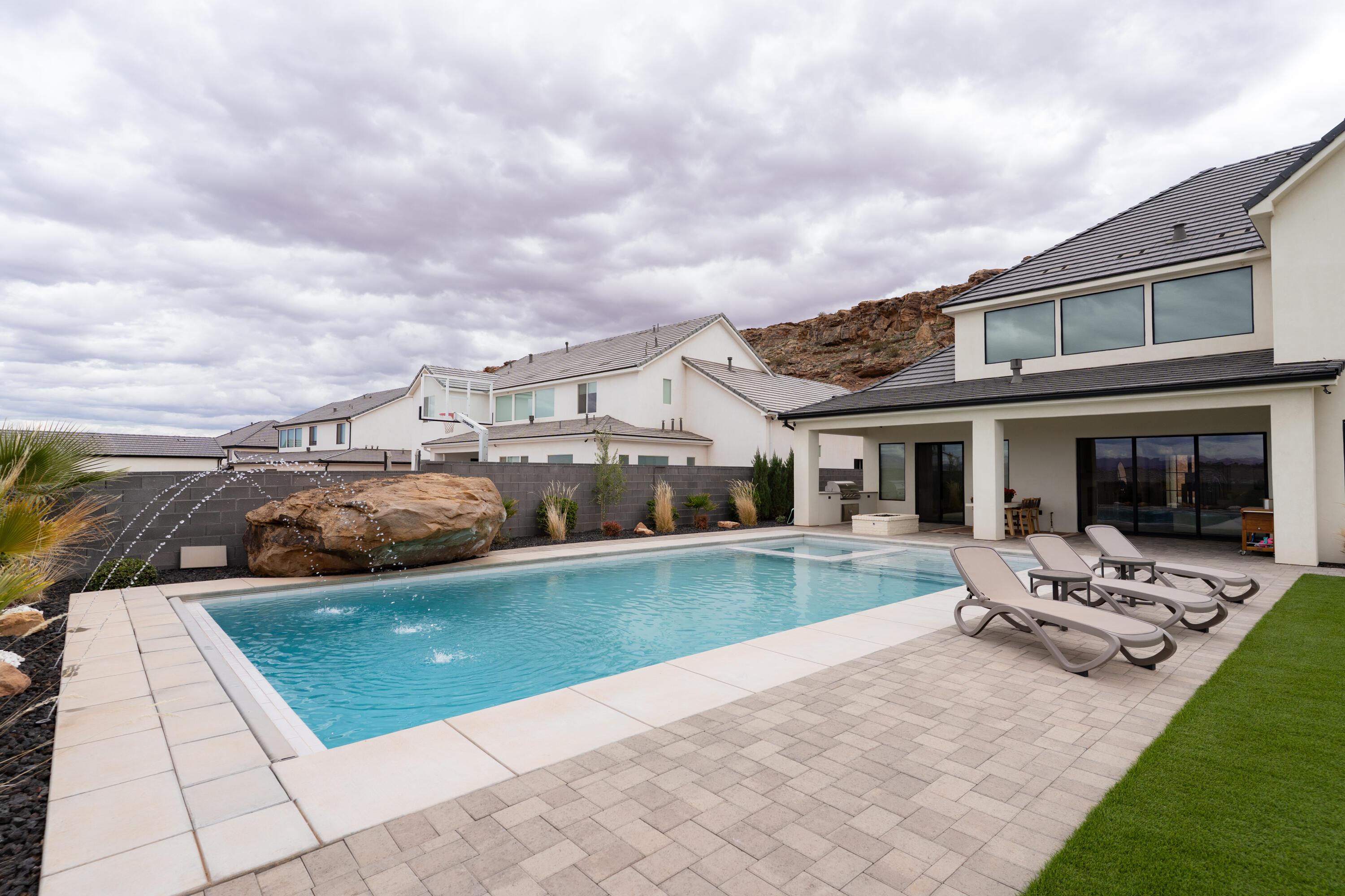 TEAKWOOD - Residential