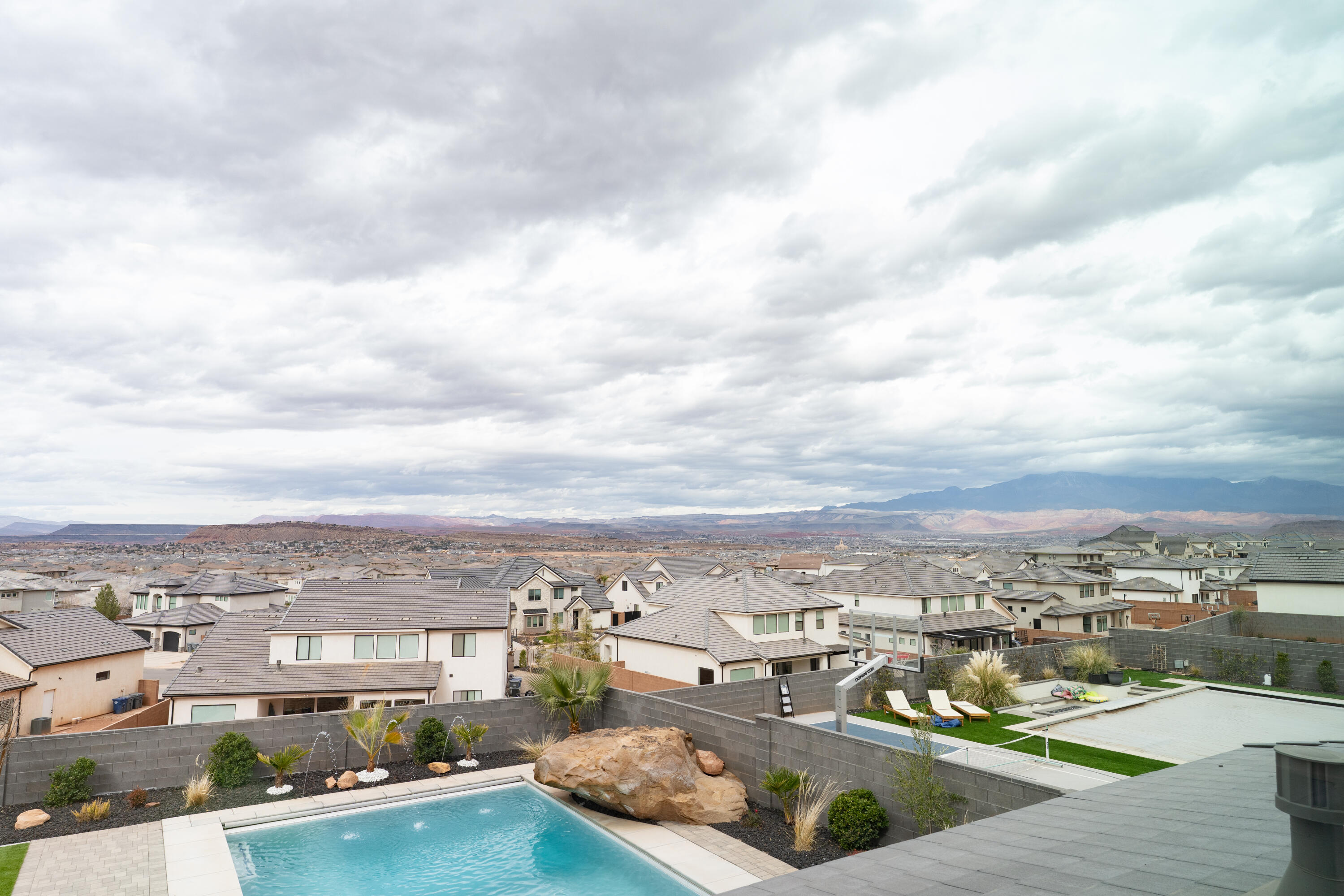 TEAKWOOD - Residential