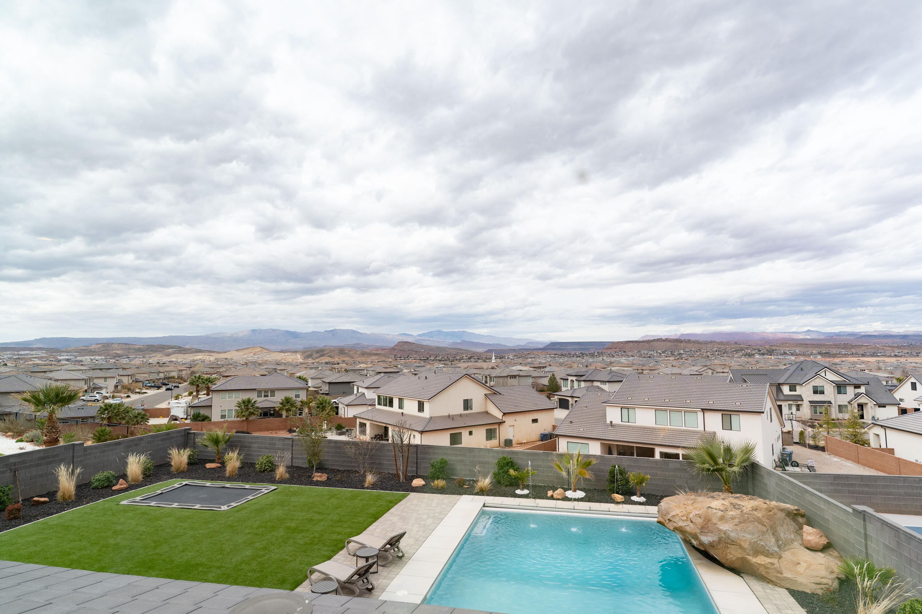 TEAKWOOD - Residential