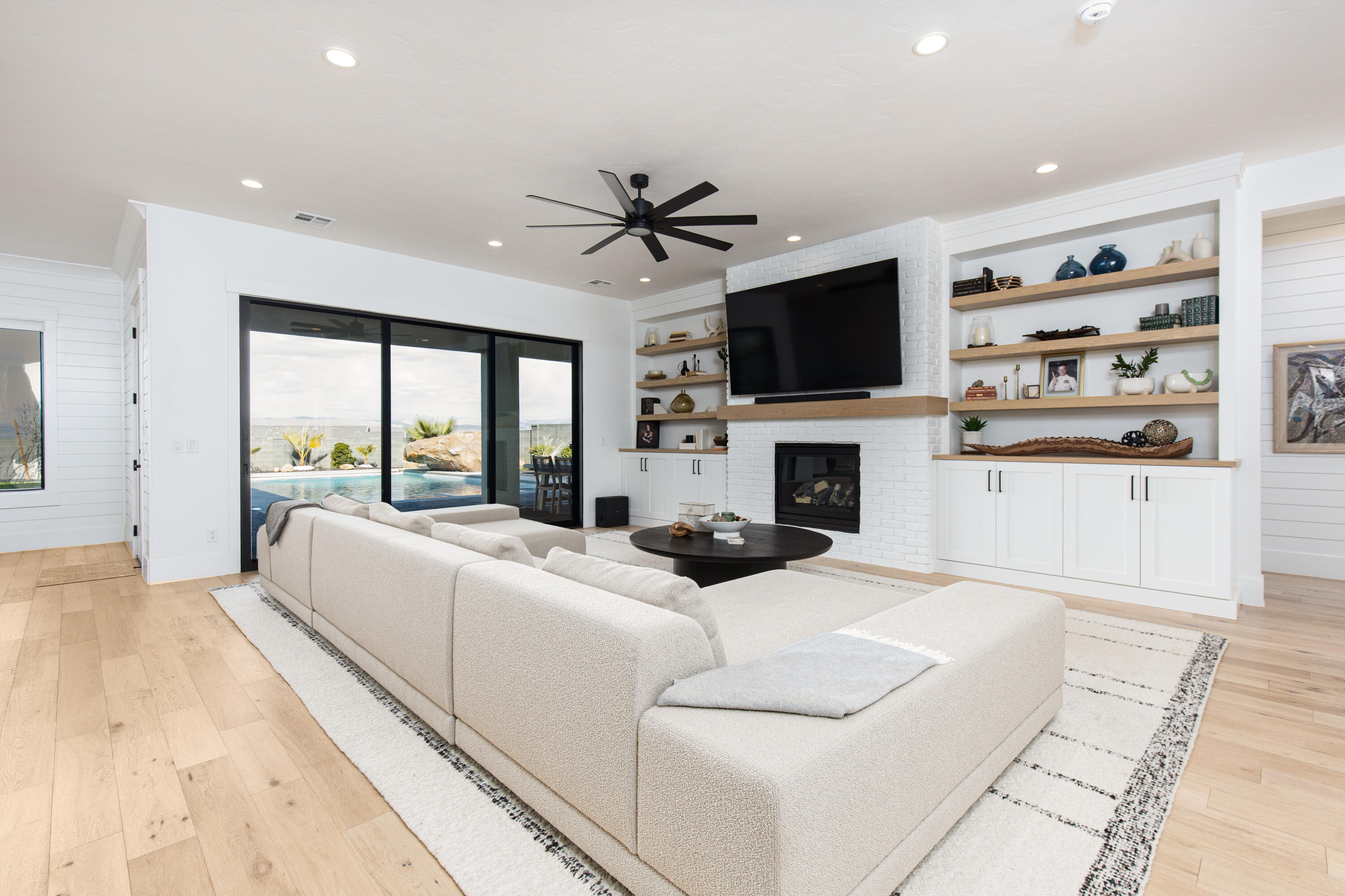 TEAKWOOD - Residential