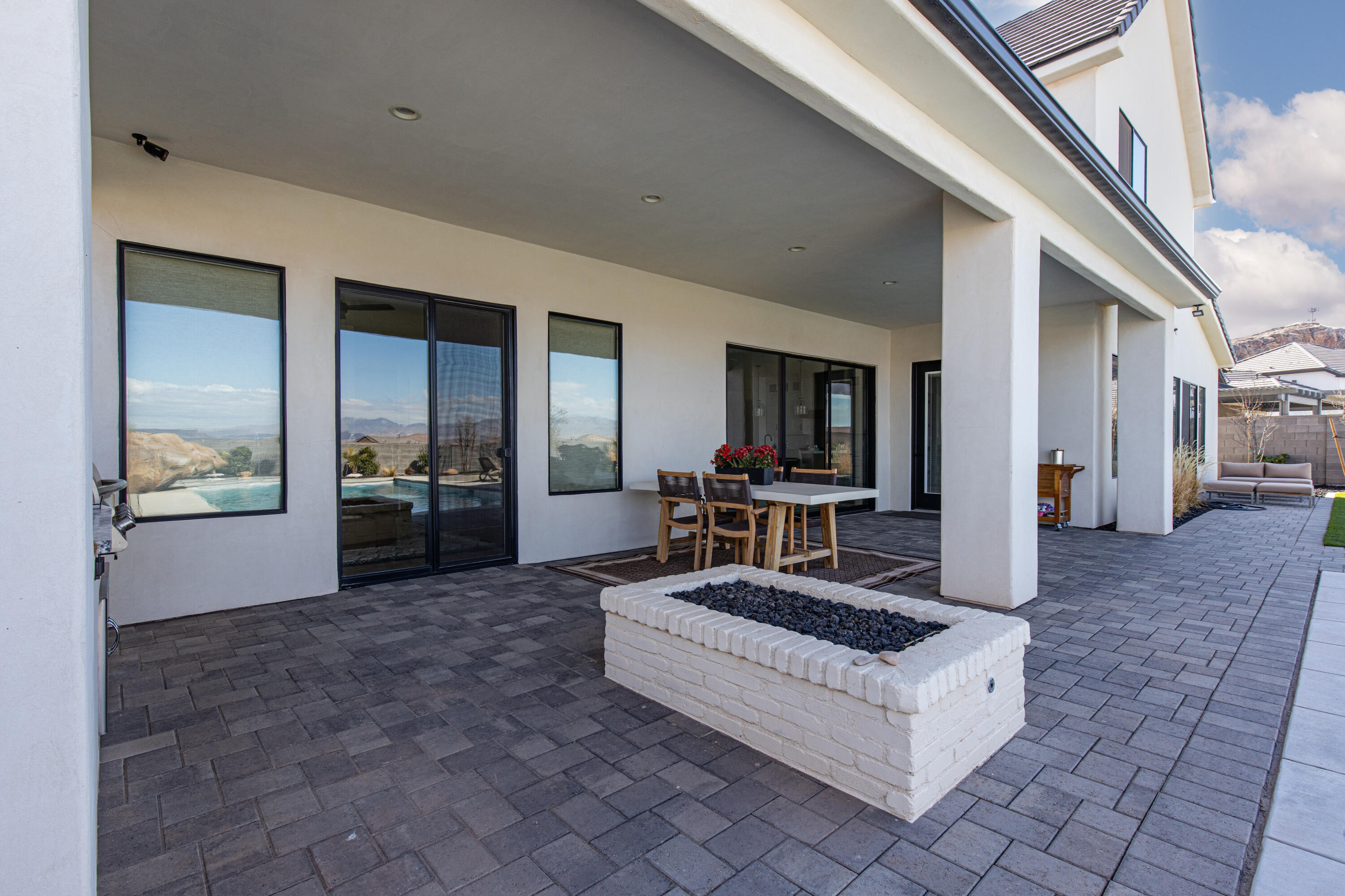 TEAKWOOD - Residential