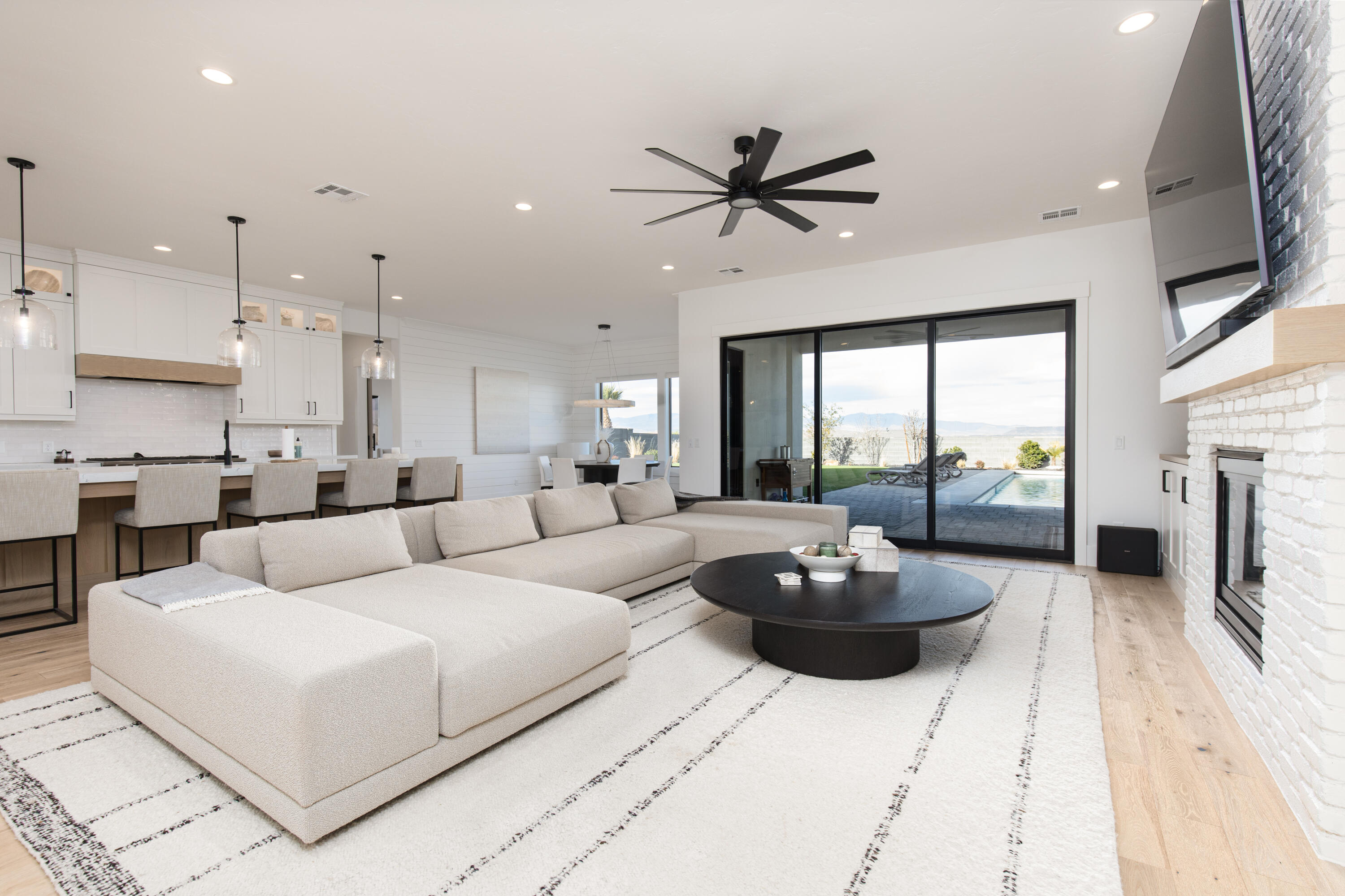 TEAKWOOD - Residential