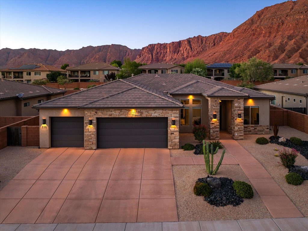 Photo of 336 W Redstone CT, Ivins, UT 84738 (MLS # 26-275818)
