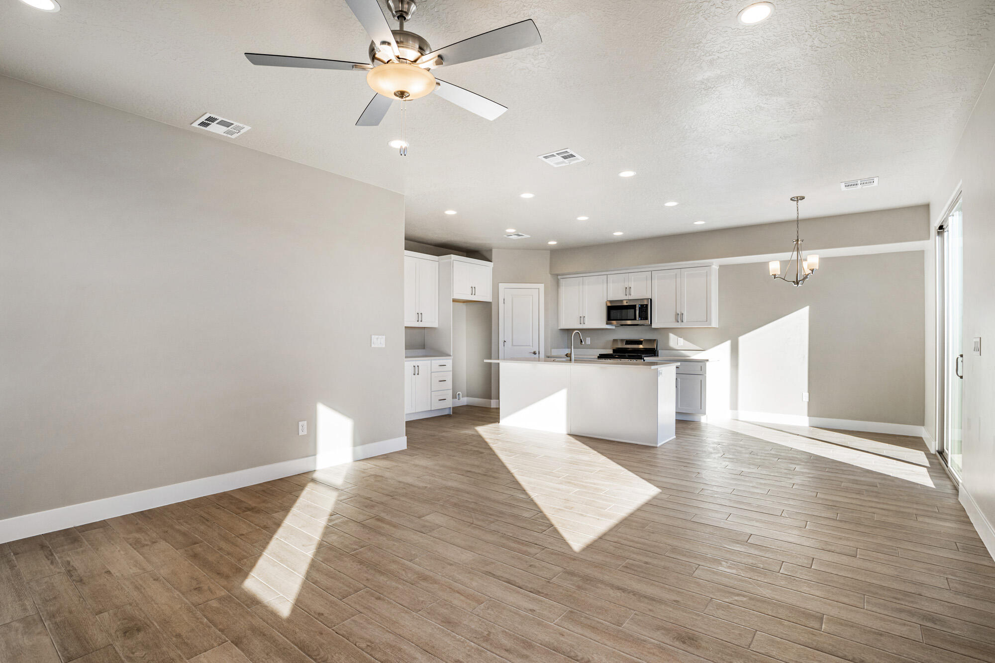 HURRICANE HEIGHTS TOWNHOMES - Residential