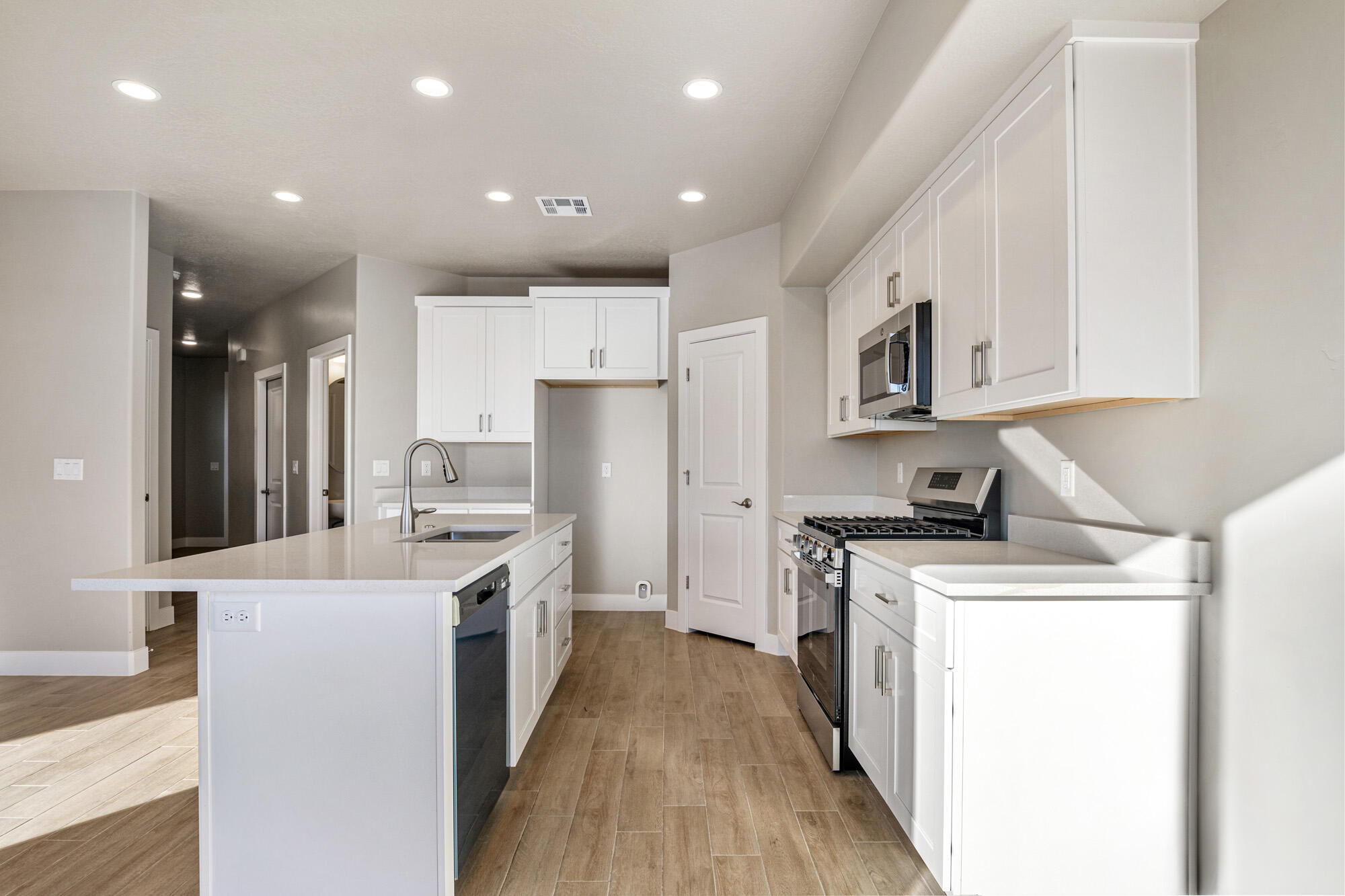 HURRICANE HEIGHTS TOWNHOMES - Residential