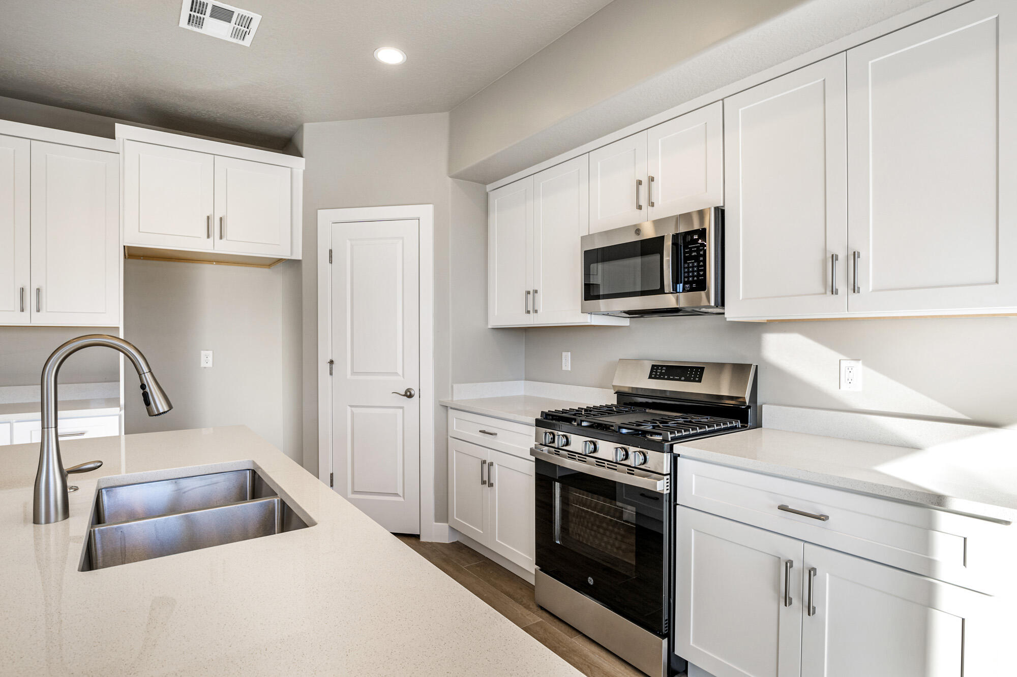 HURRICANE HEIGHTS TOWNHOMES - Residential