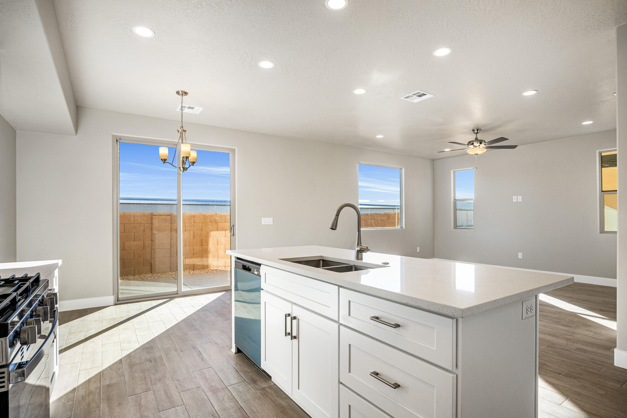 HURRICANE HEIGHTS TOWNHOMES - Residential