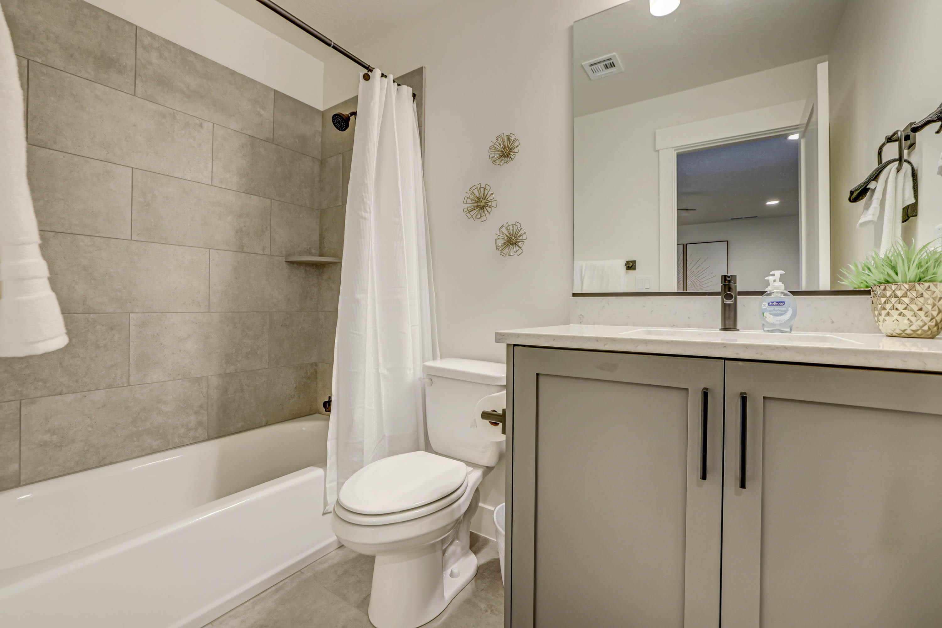 10 DIAGONAL CONDOS - Residential