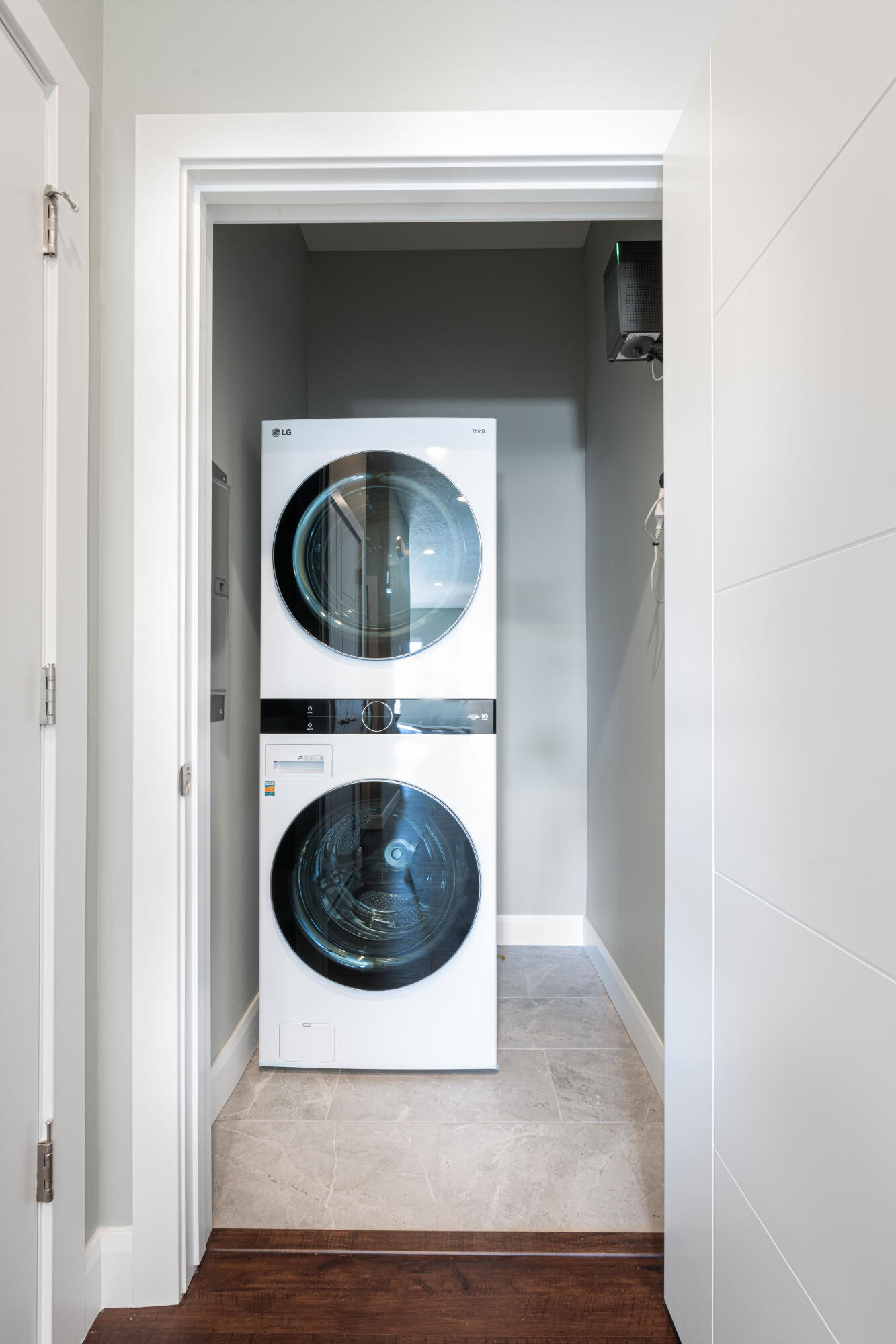 MOENAVE CONDO - Residential