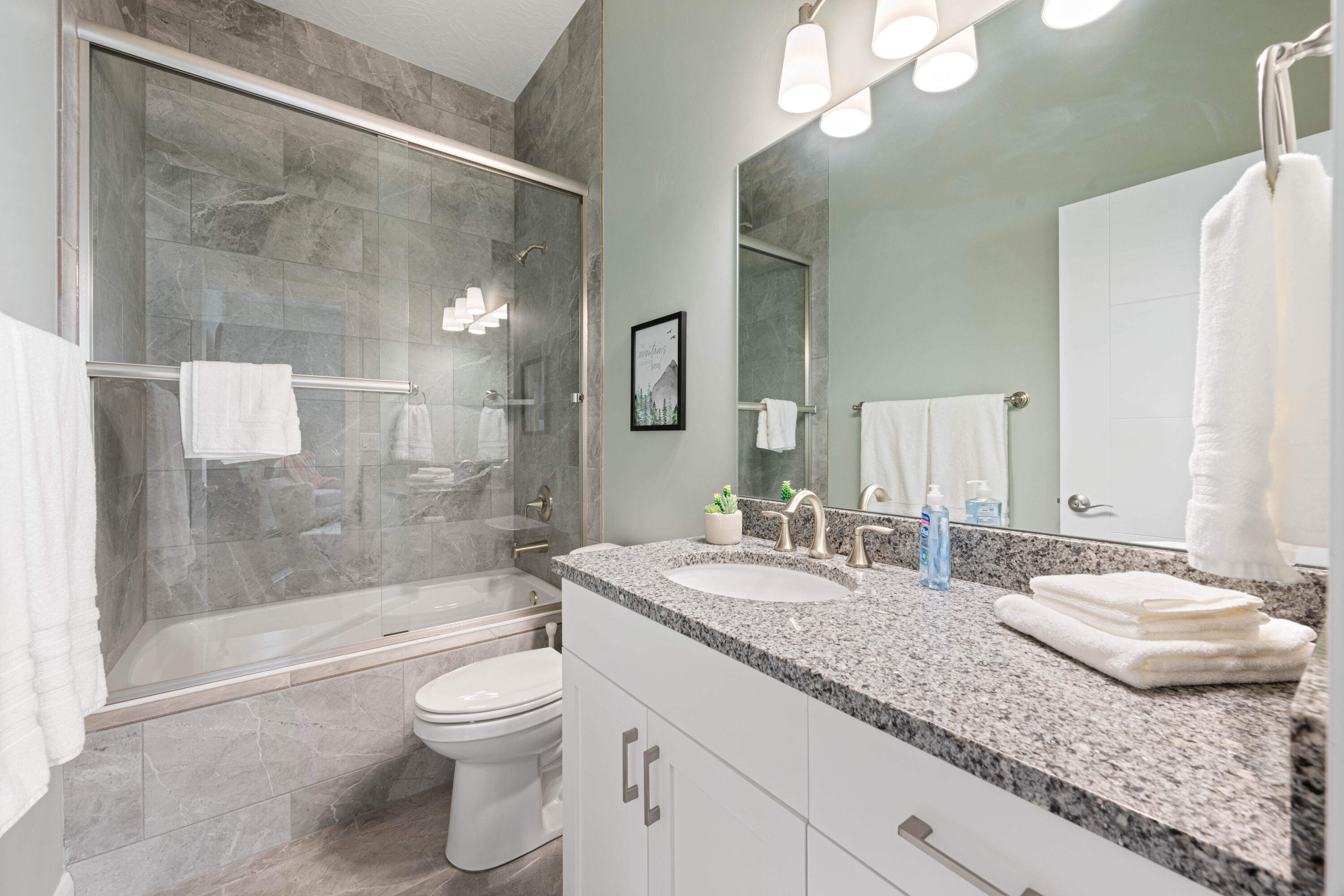 MOENAVE CONDO - Residential