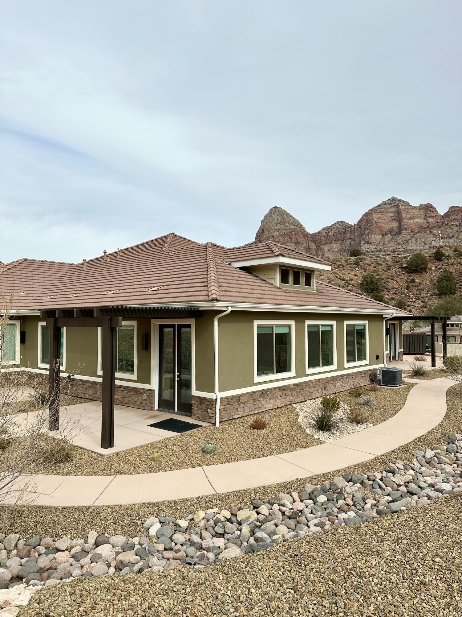 MOENAVE CONDO - Residential