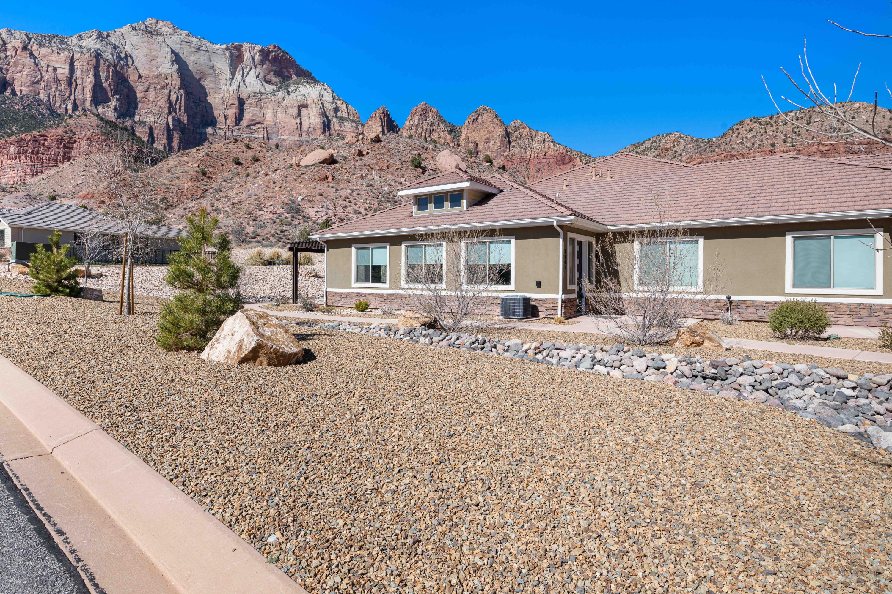 MOENAVE CONDO - Residential