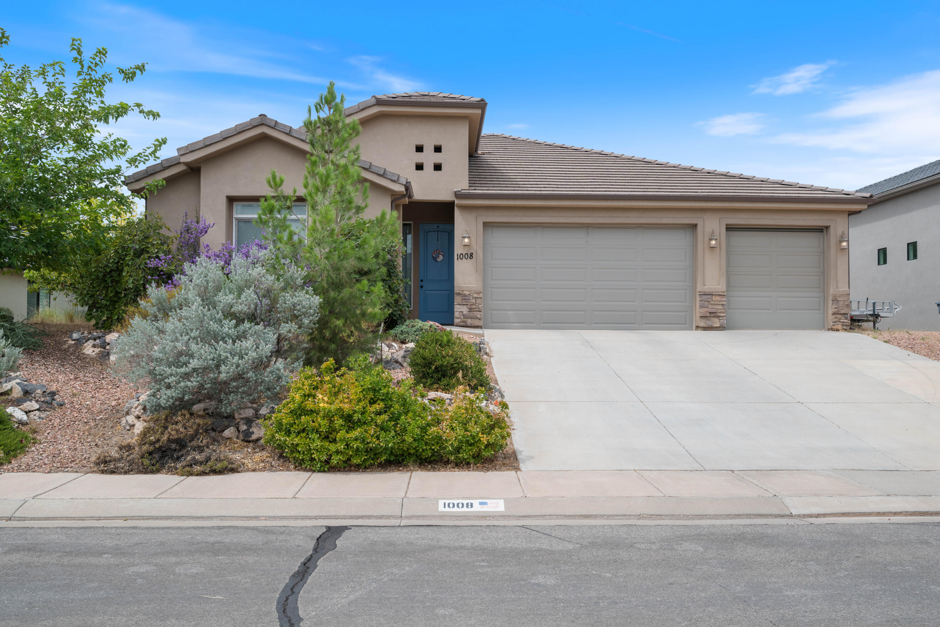 ALMOND HEIGHTS PARK - Residential