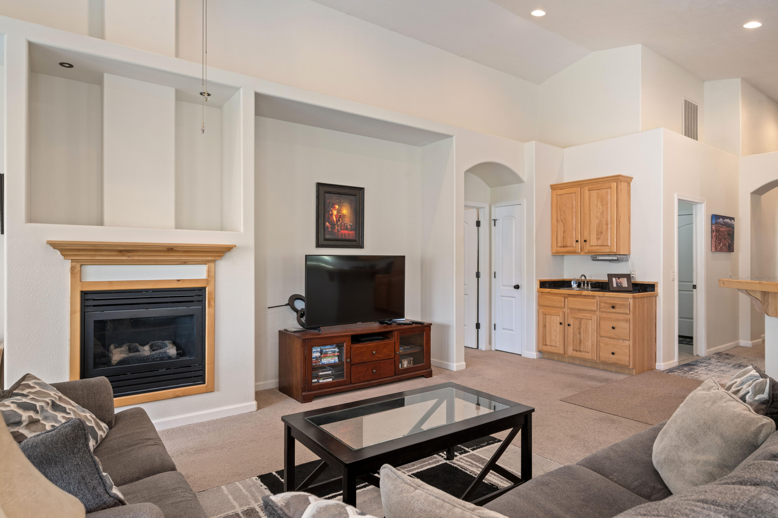 ALMOND HEIGHTS PARK - Residential