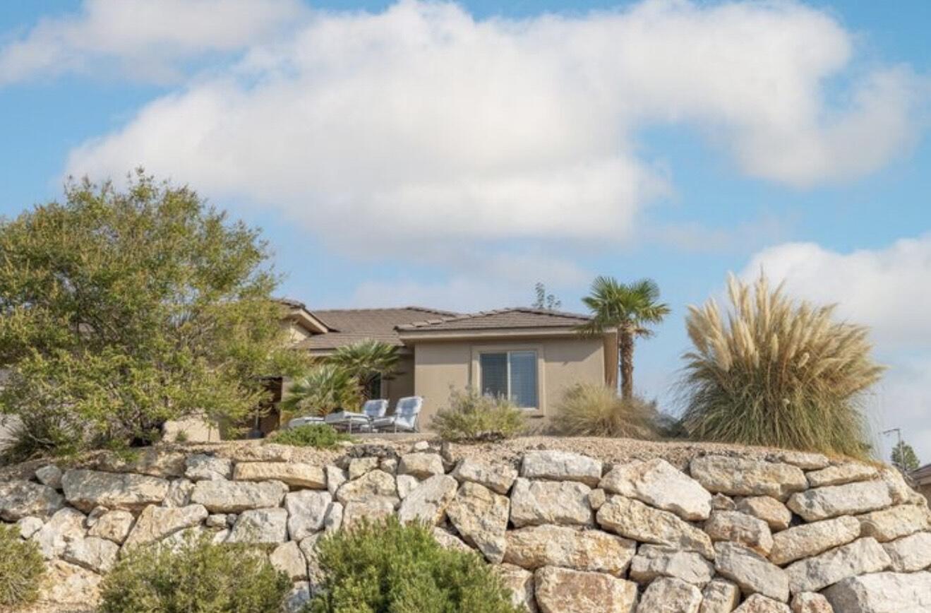 FALCON RIDGE - Residential