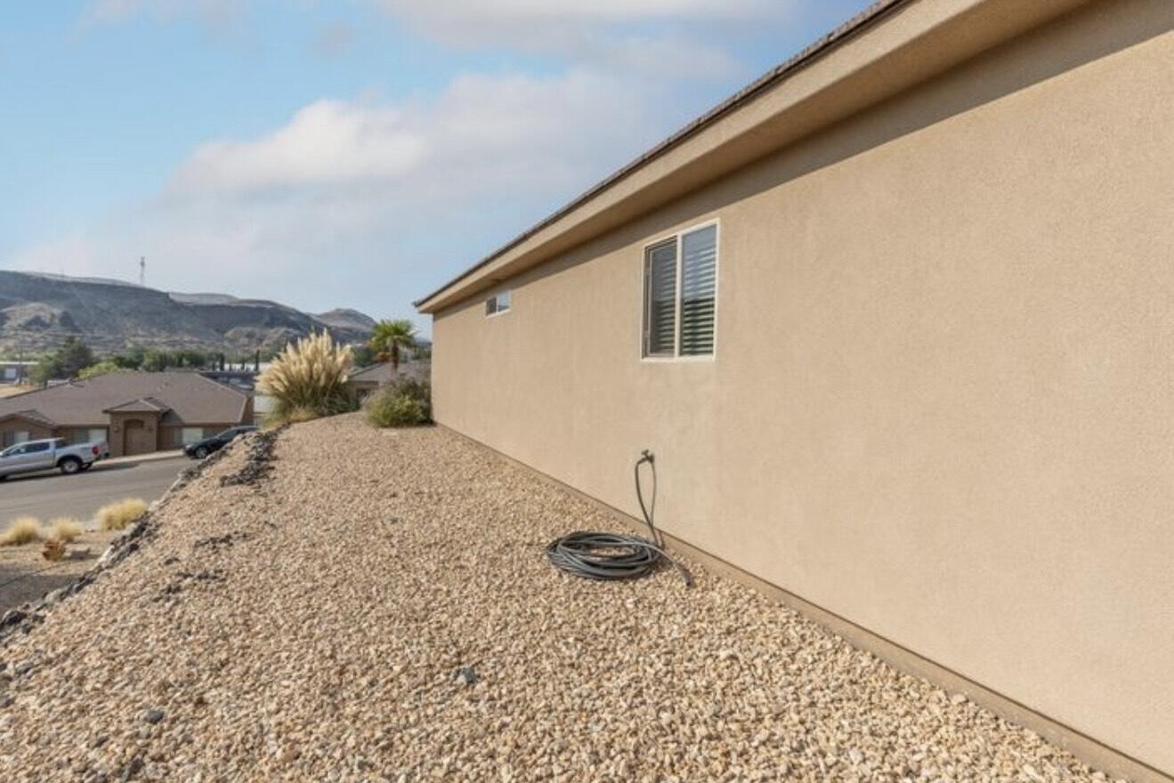 FALCON RIDGE - Residential