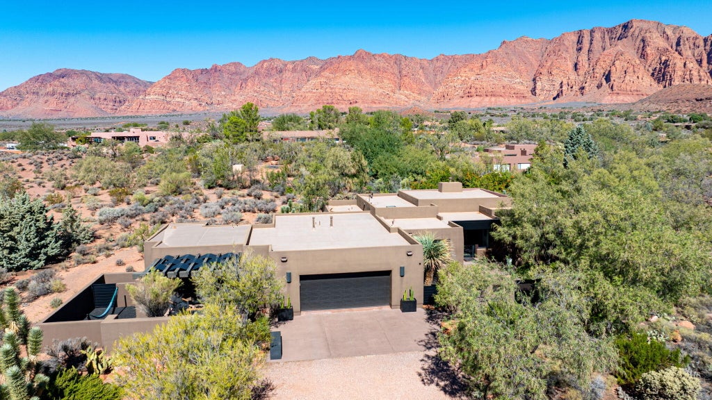 Photo of 1114 W Two Moons CIR, Ivins, UT 84738 (MLS # 26-277237)
